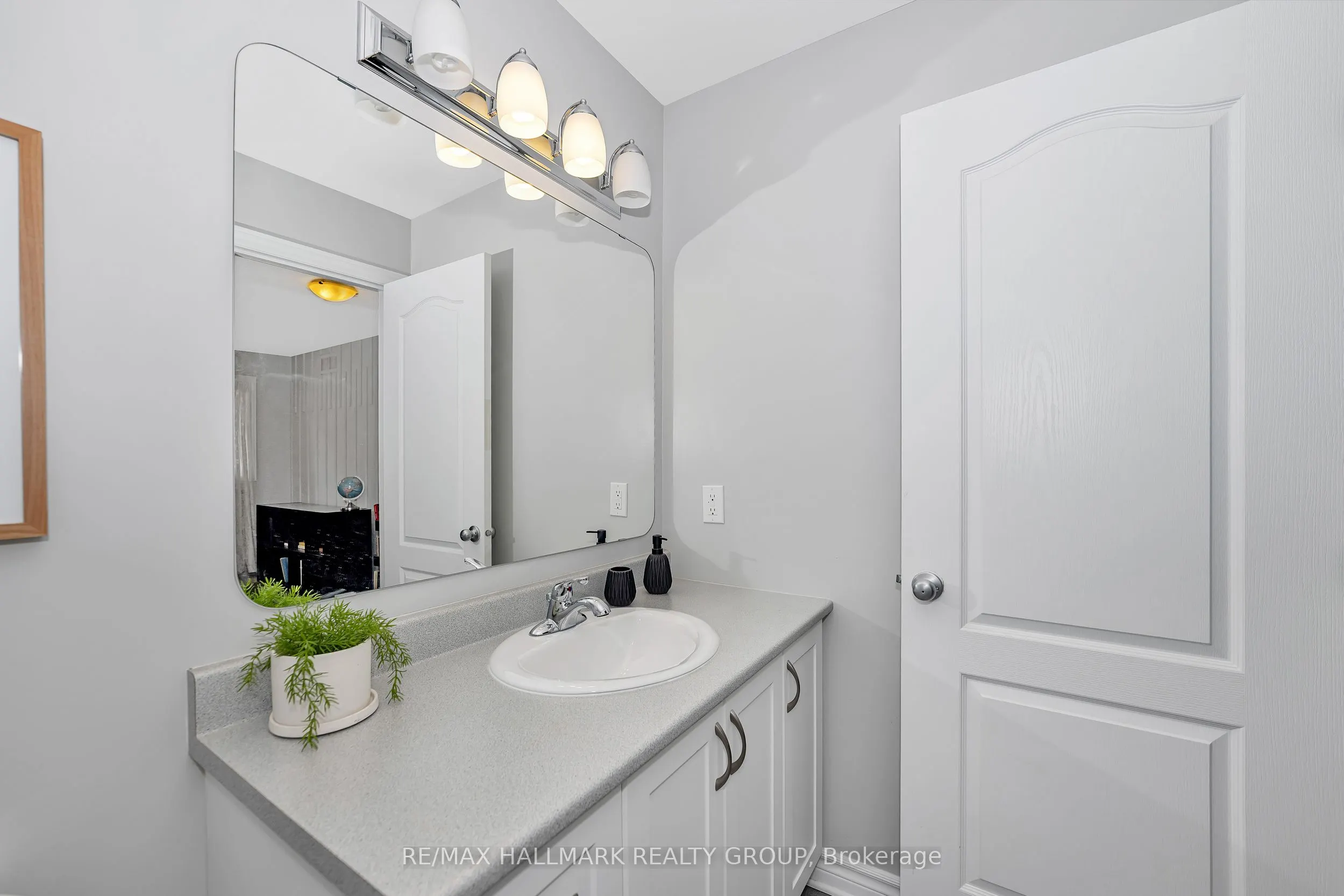 771 Hazelnut Crescent