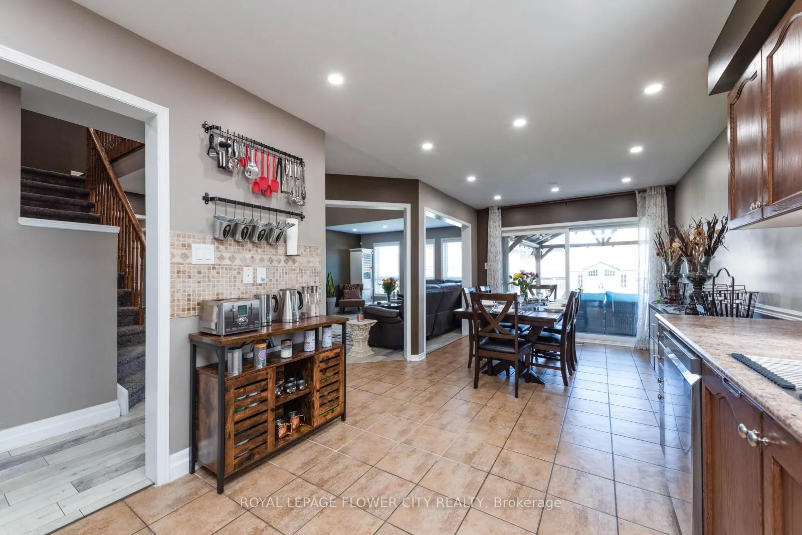 200 Hunter Way, #Main & Upper