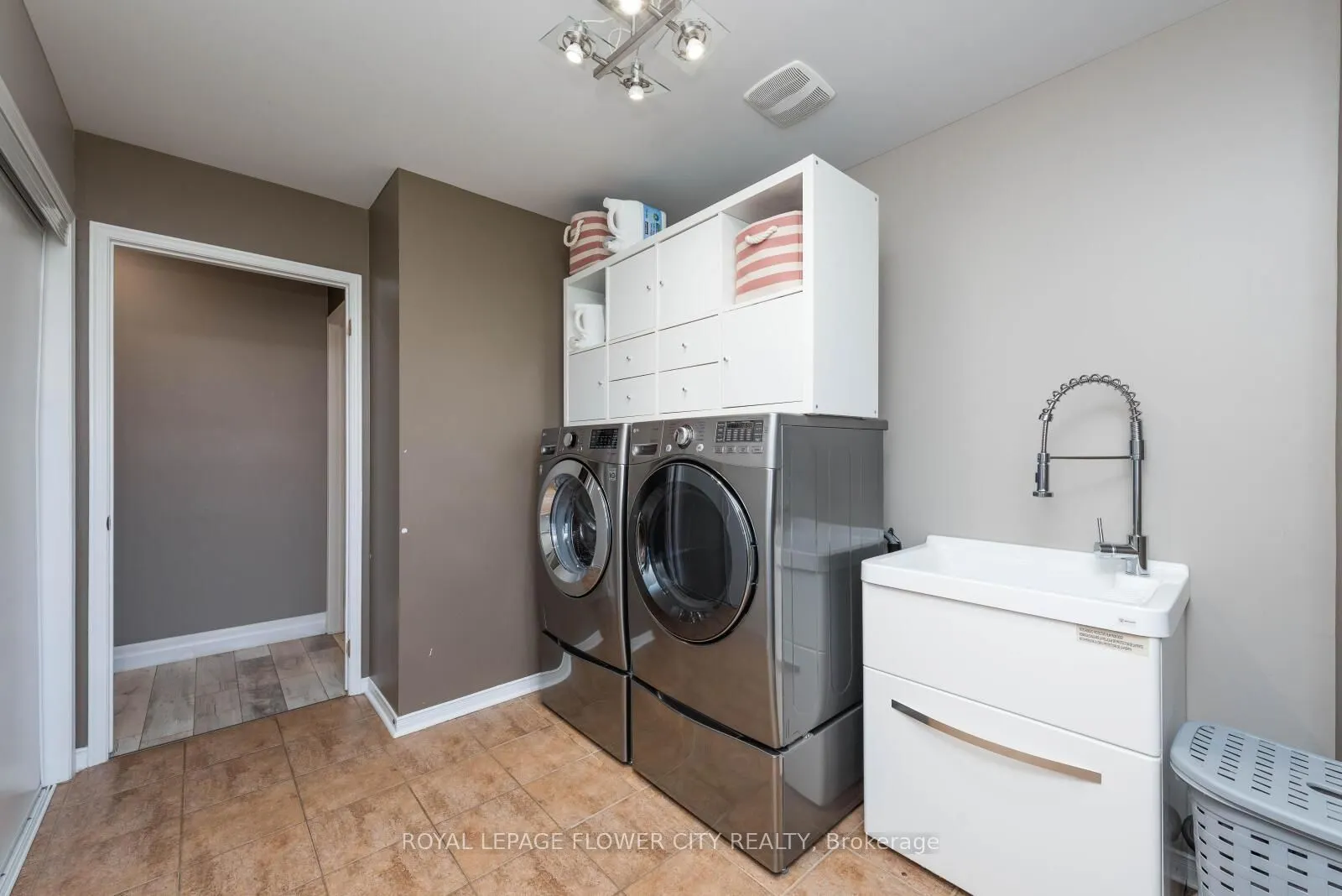 200 Hunter Way, #Main & Upper