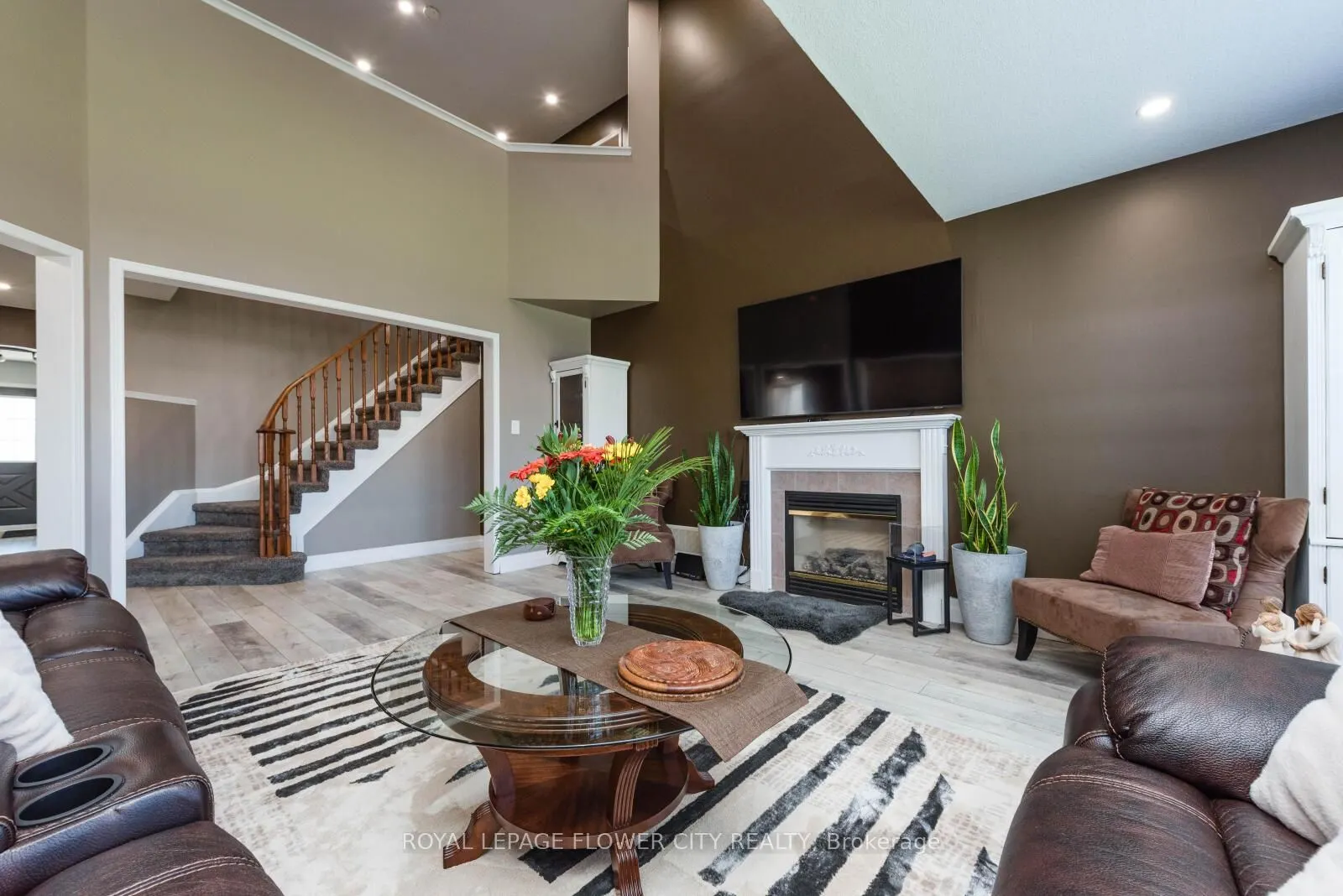 200 Hunter Way, #Main & Upper