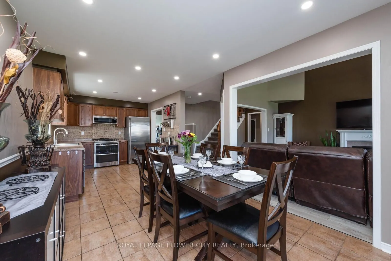 200 Hunter Way, #Main & Upper