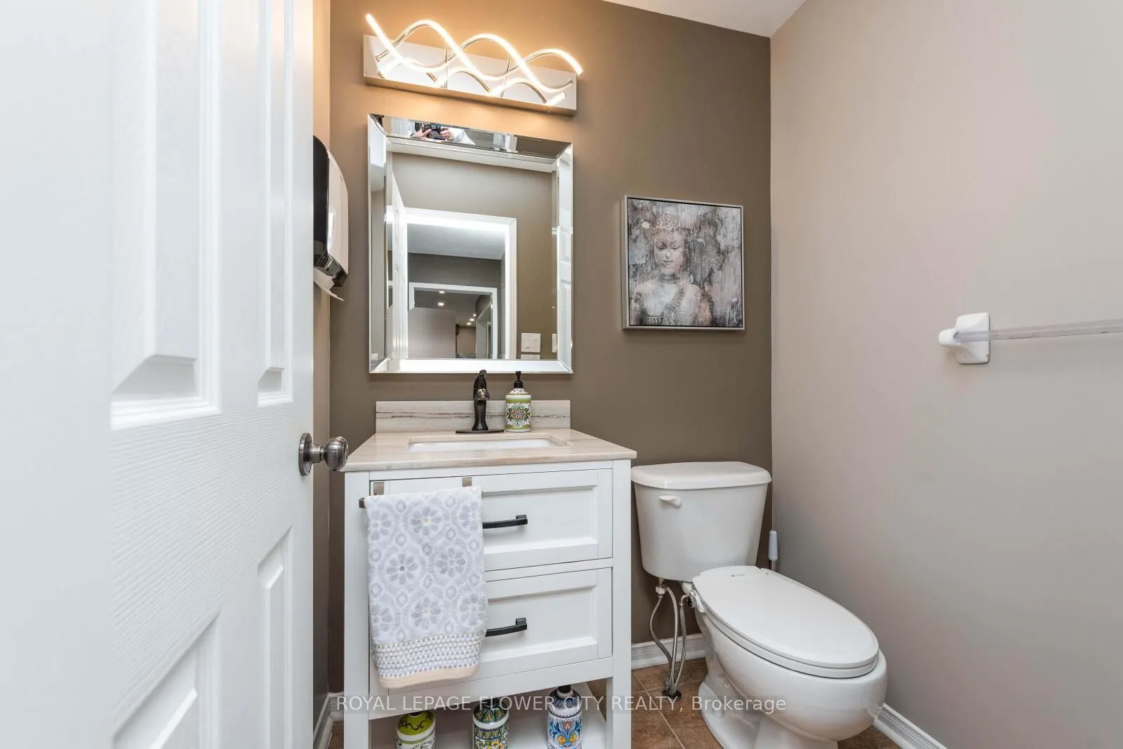 200 Hunter Way, #Main & Upper