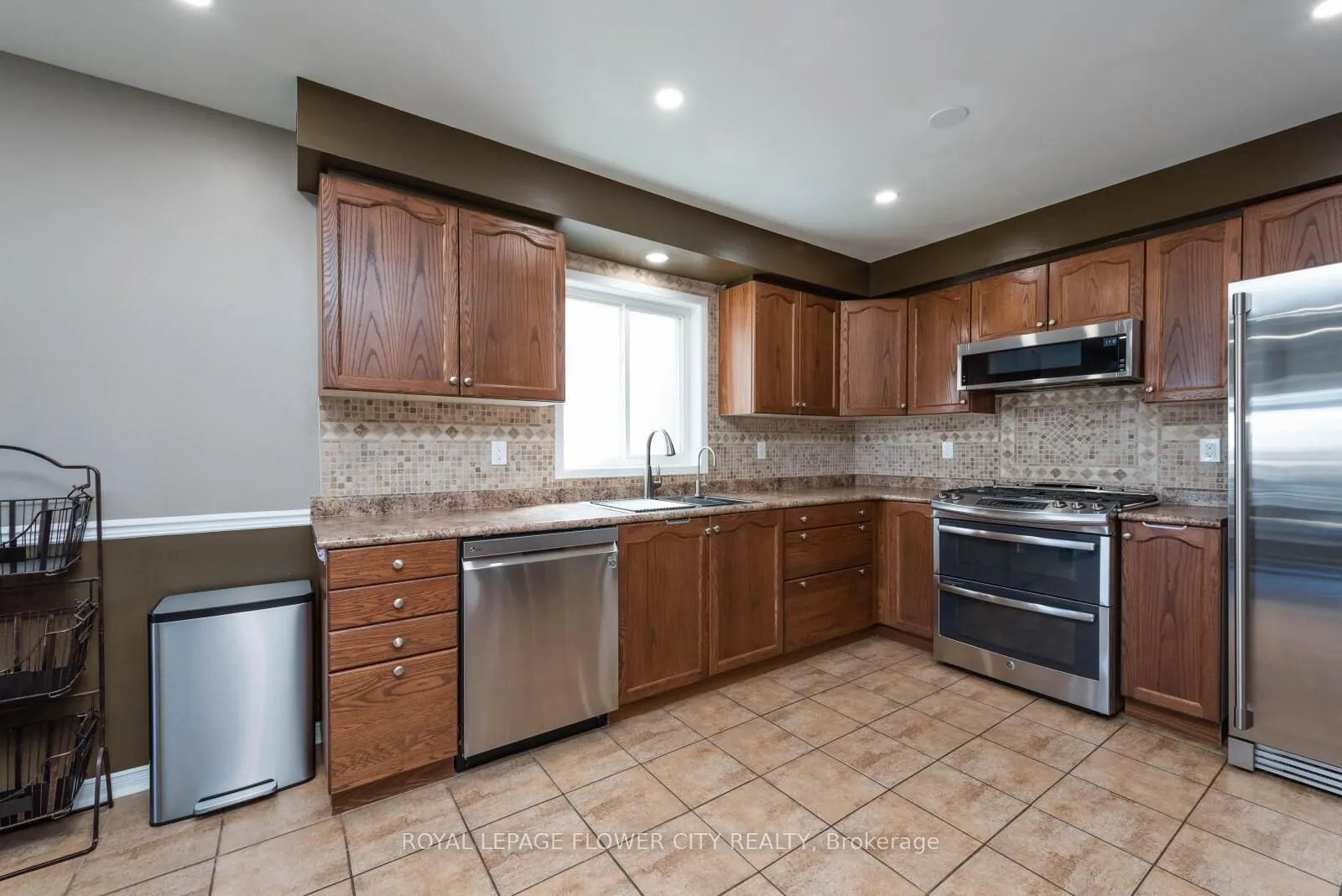 200 Hunter Way, #Main & Upper