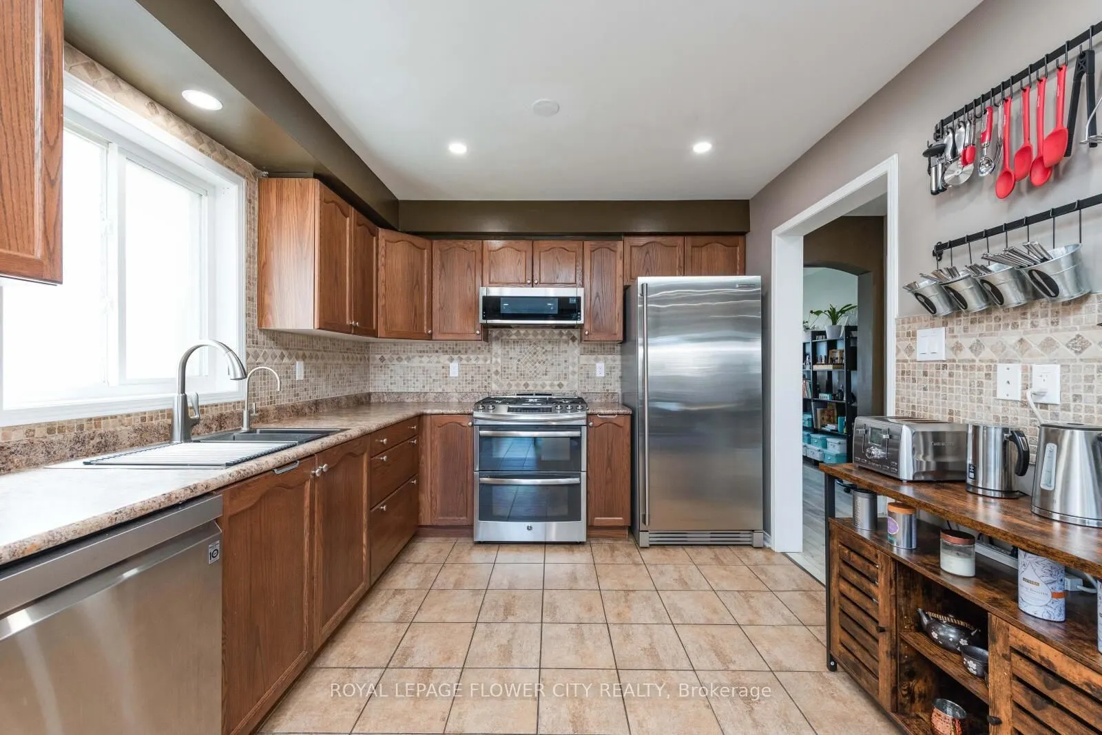 200 Hunter Way, #Main & Upper