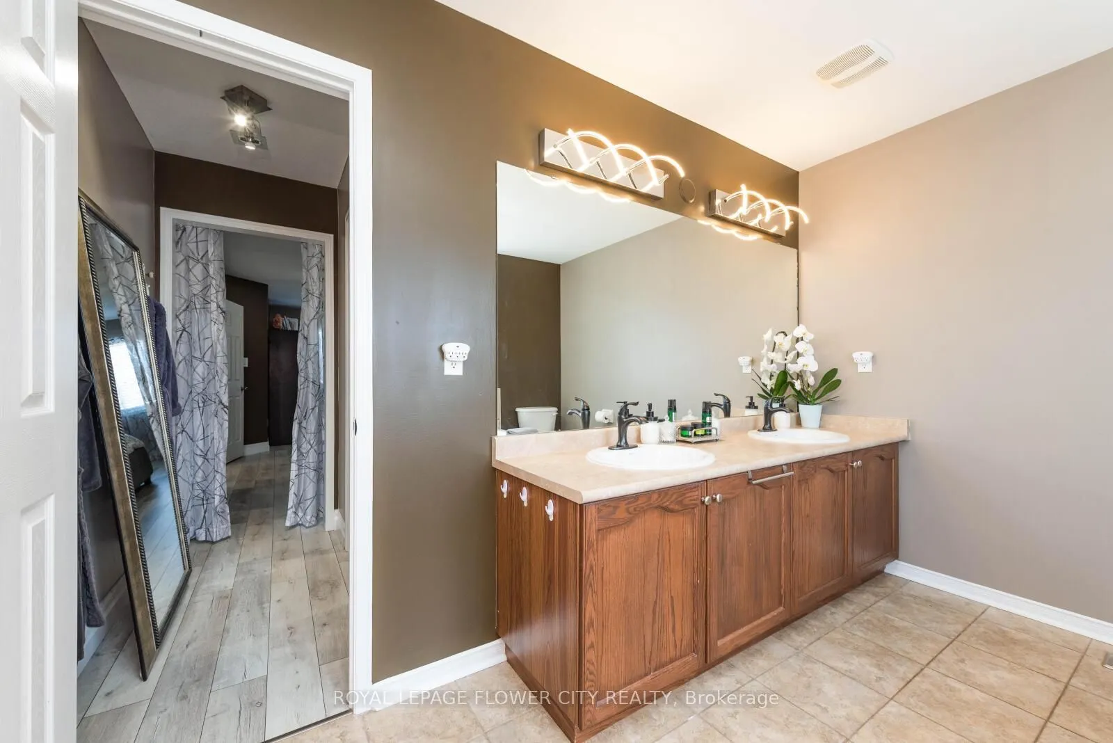 200 Hunter Way, #Main & Upper
