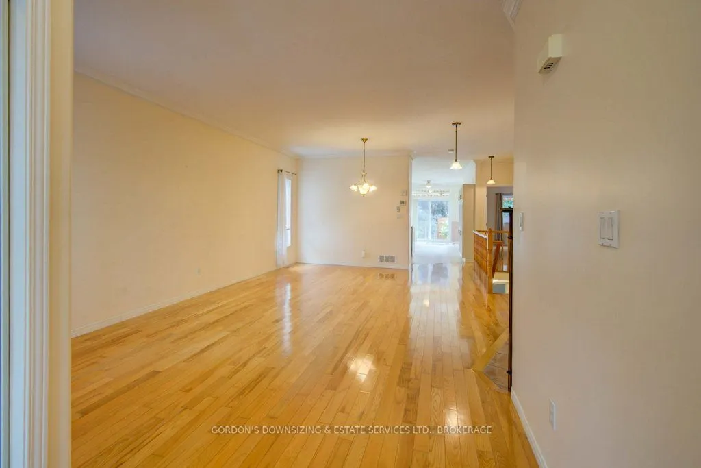 303 Cavendish Crescent
