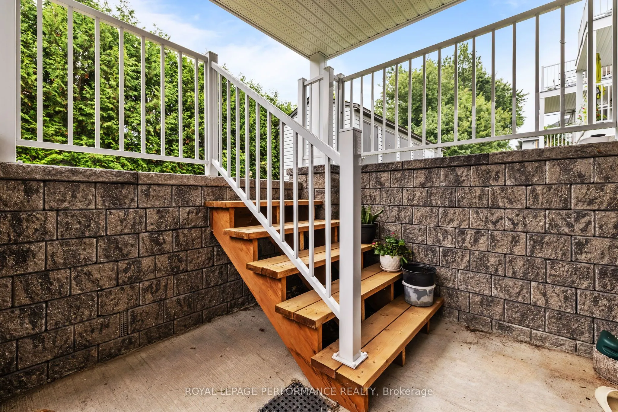 75 LAPOINTE Boulevard, #1C