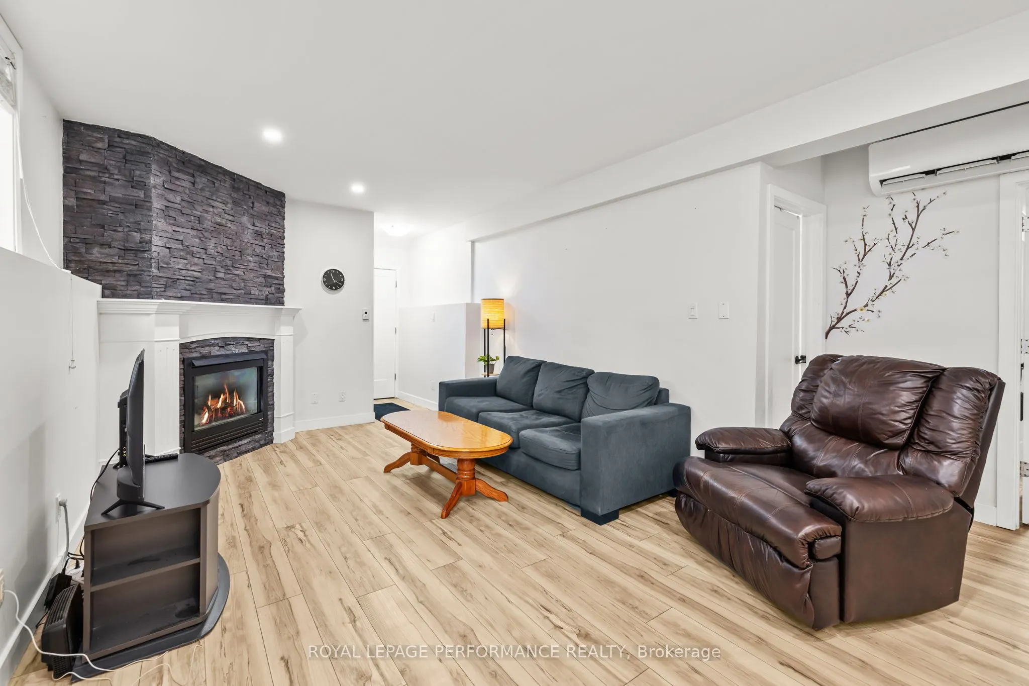 75 LAPOINTE Boulevard, #1C