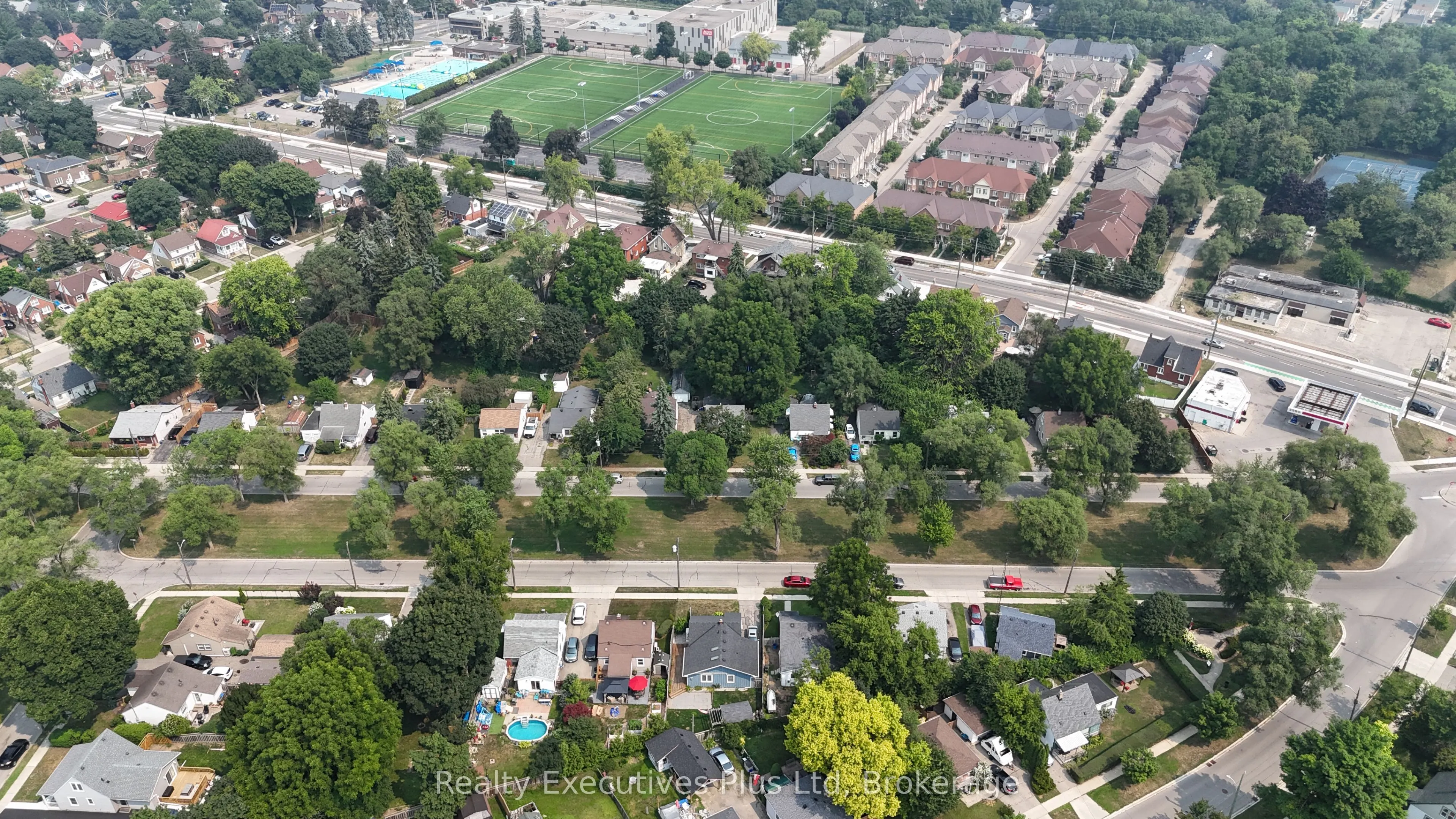 122 Spadina Road E