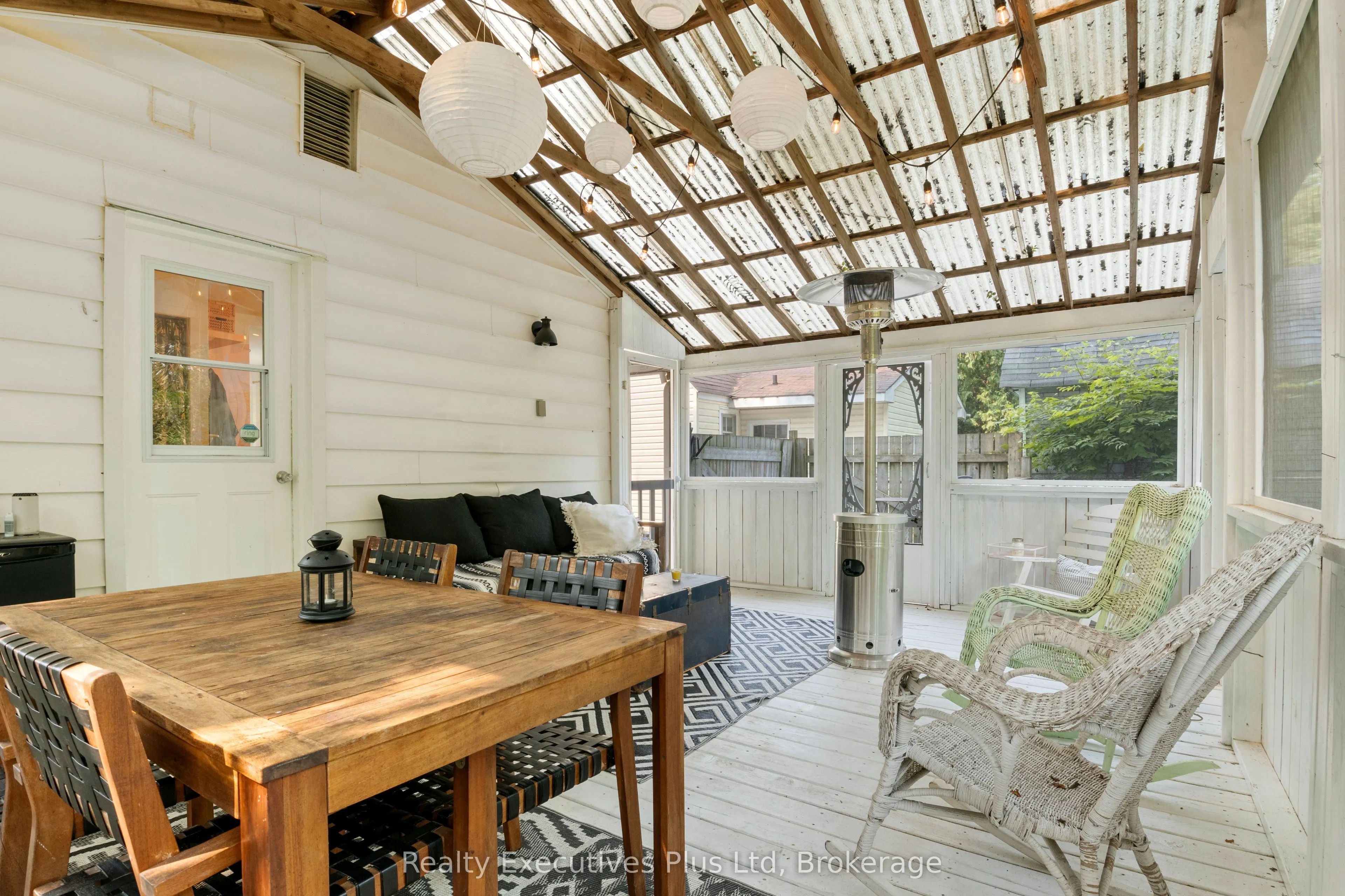 122 Spadina Road E