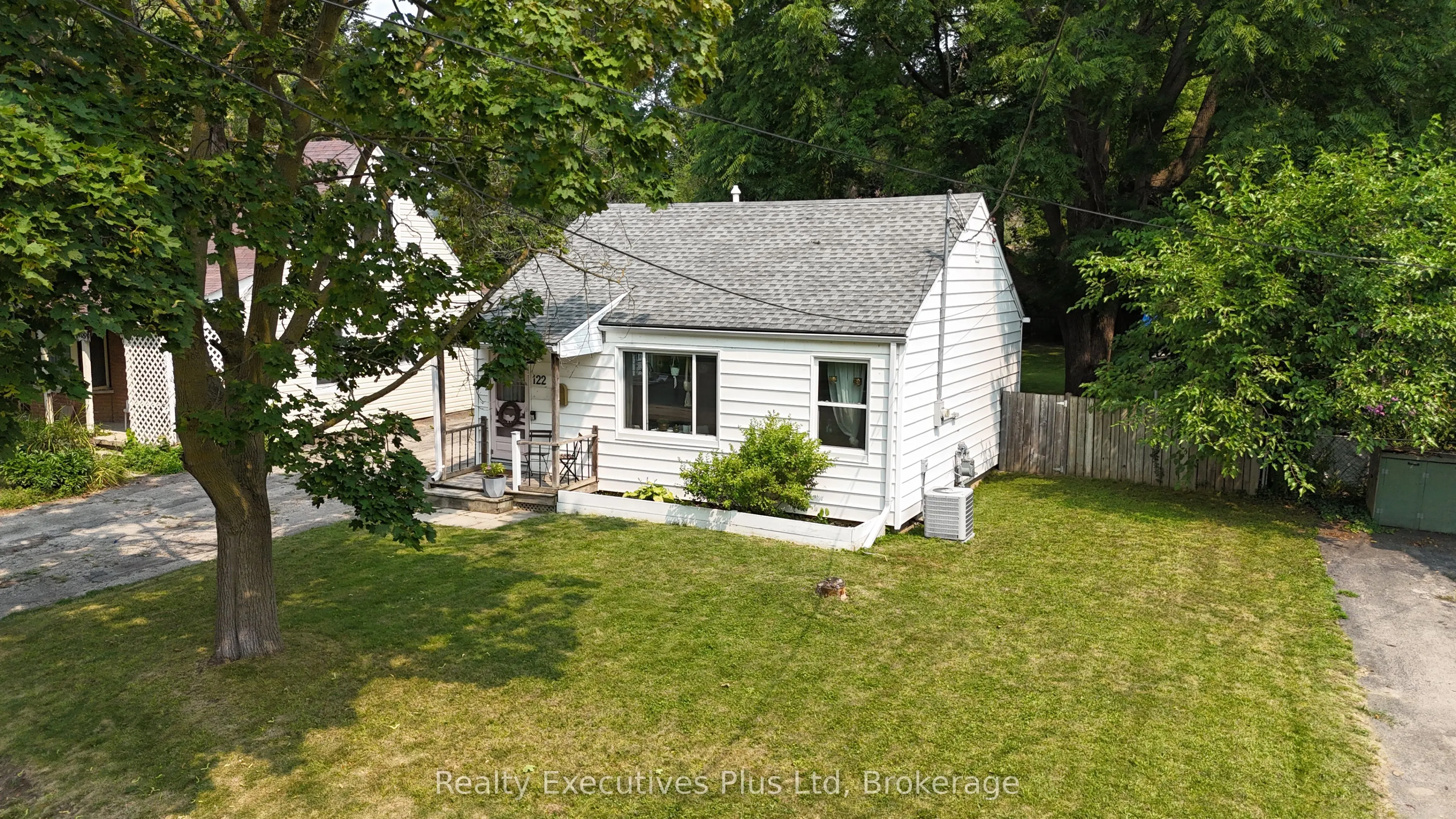 122 Spadina Road E