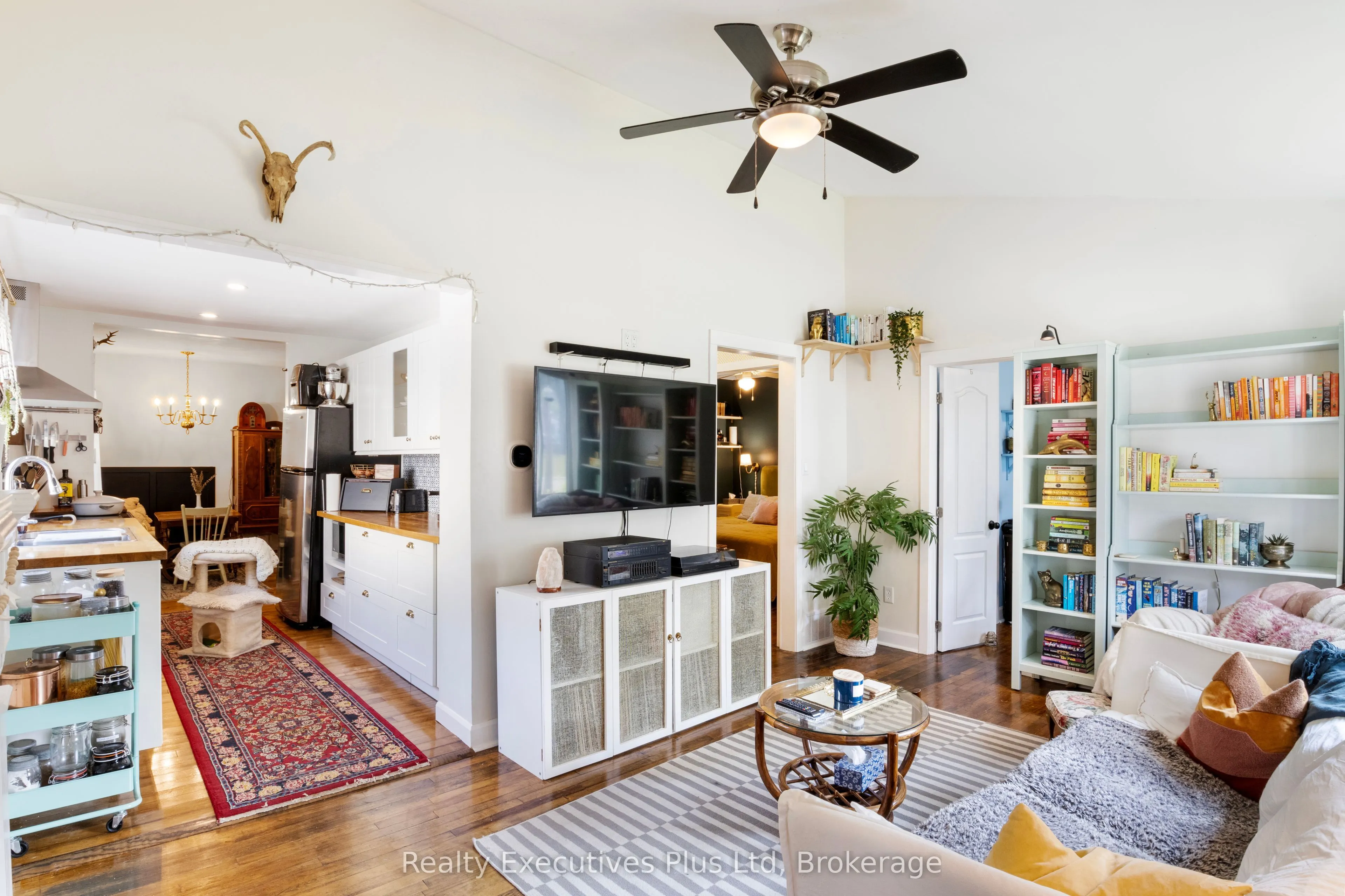 122 Spadina Road E