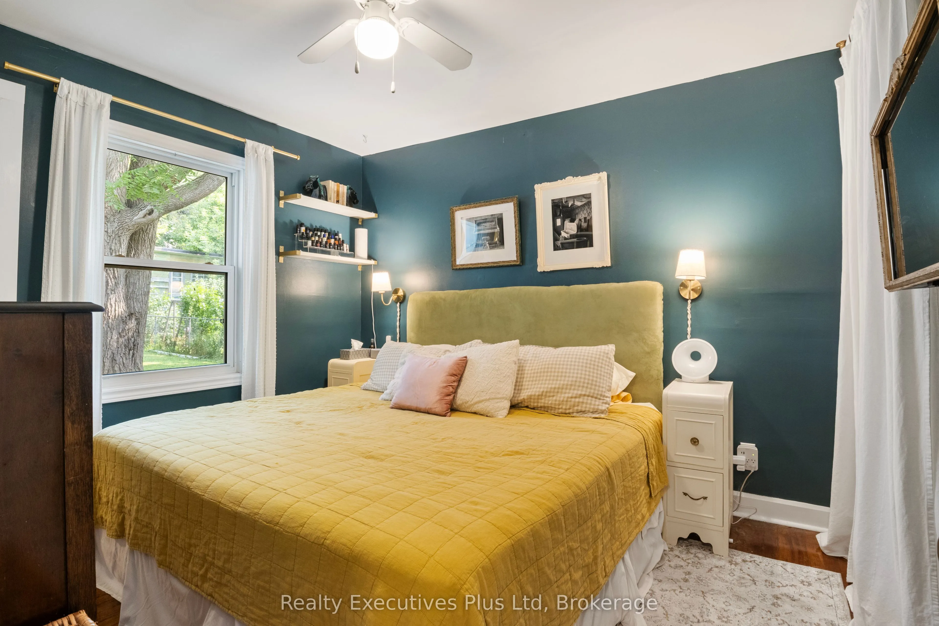 122 Spadina Road E
