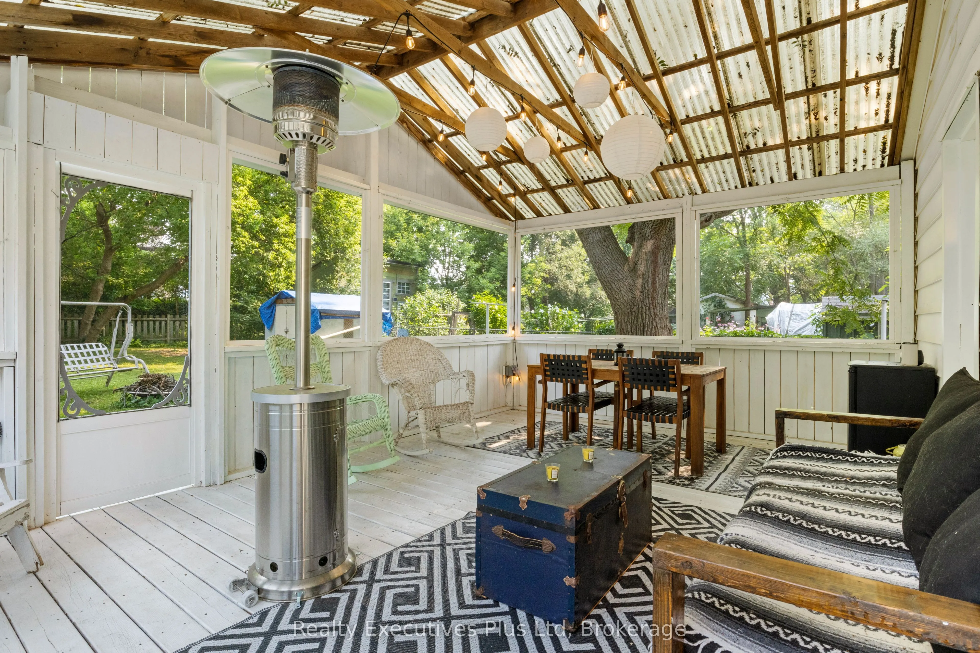 122 Spadina Road E