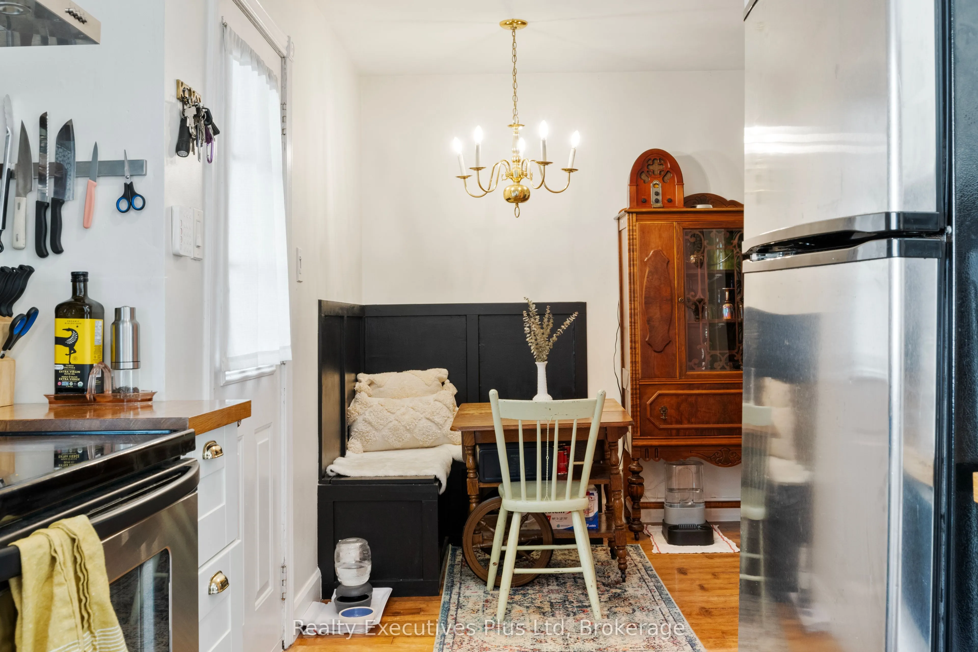 122 Spadina Road E