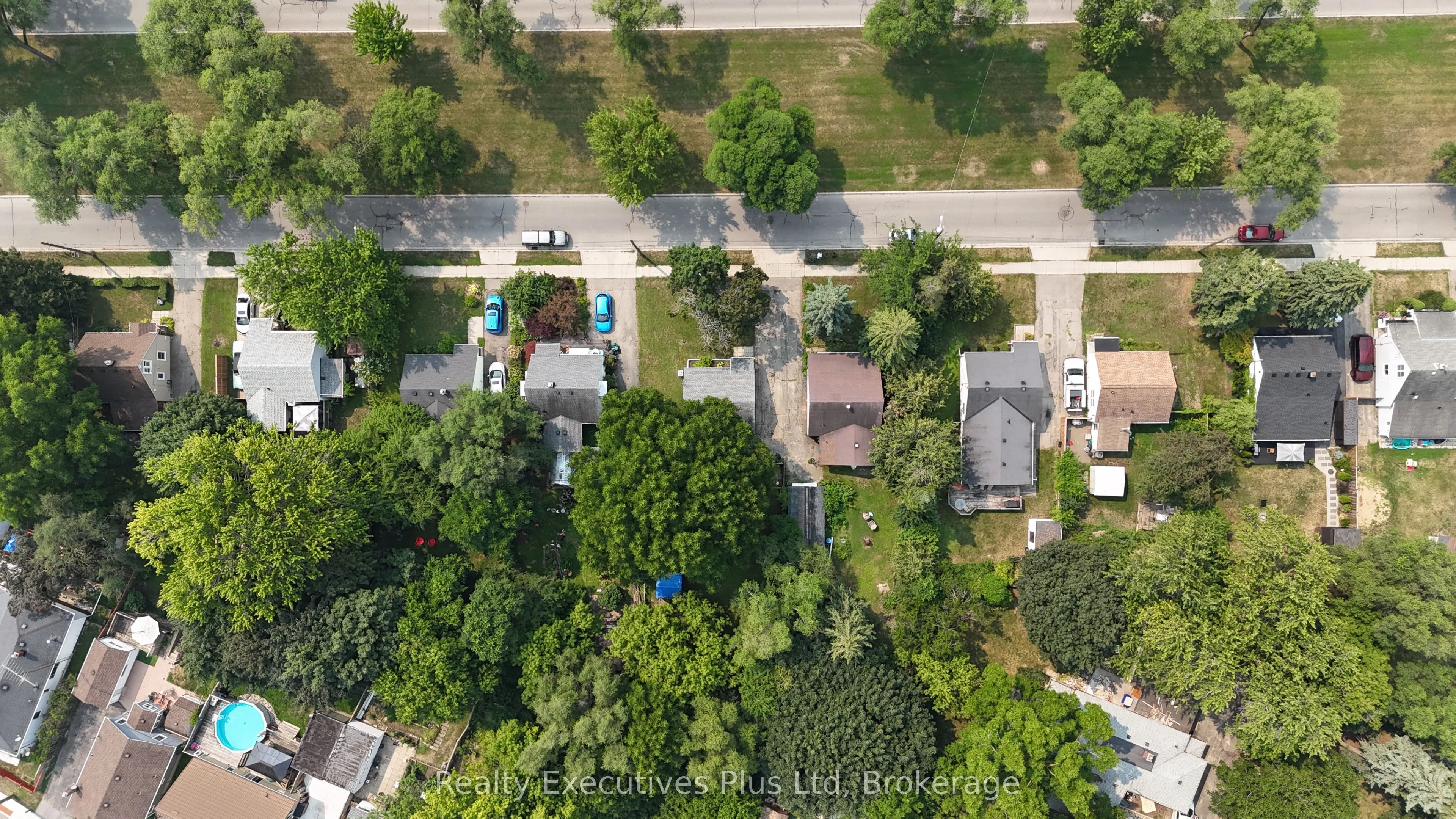 122 Spadina Road E