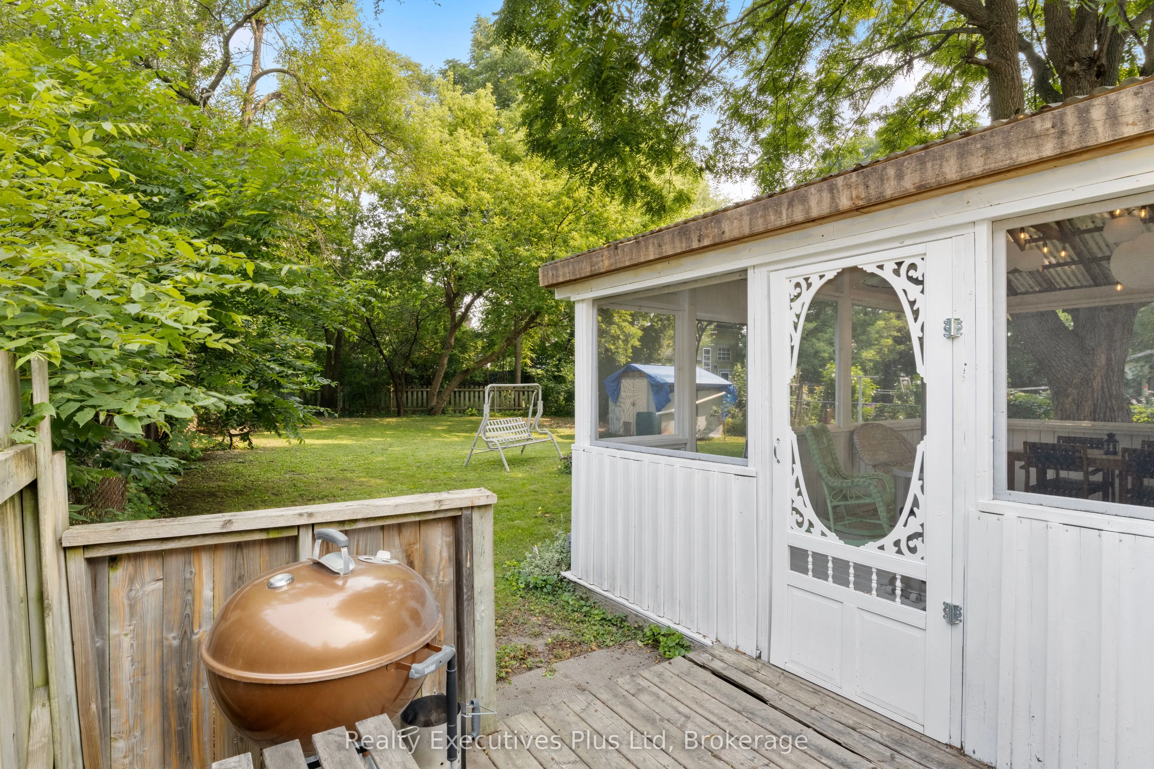 122 Spadina Road E