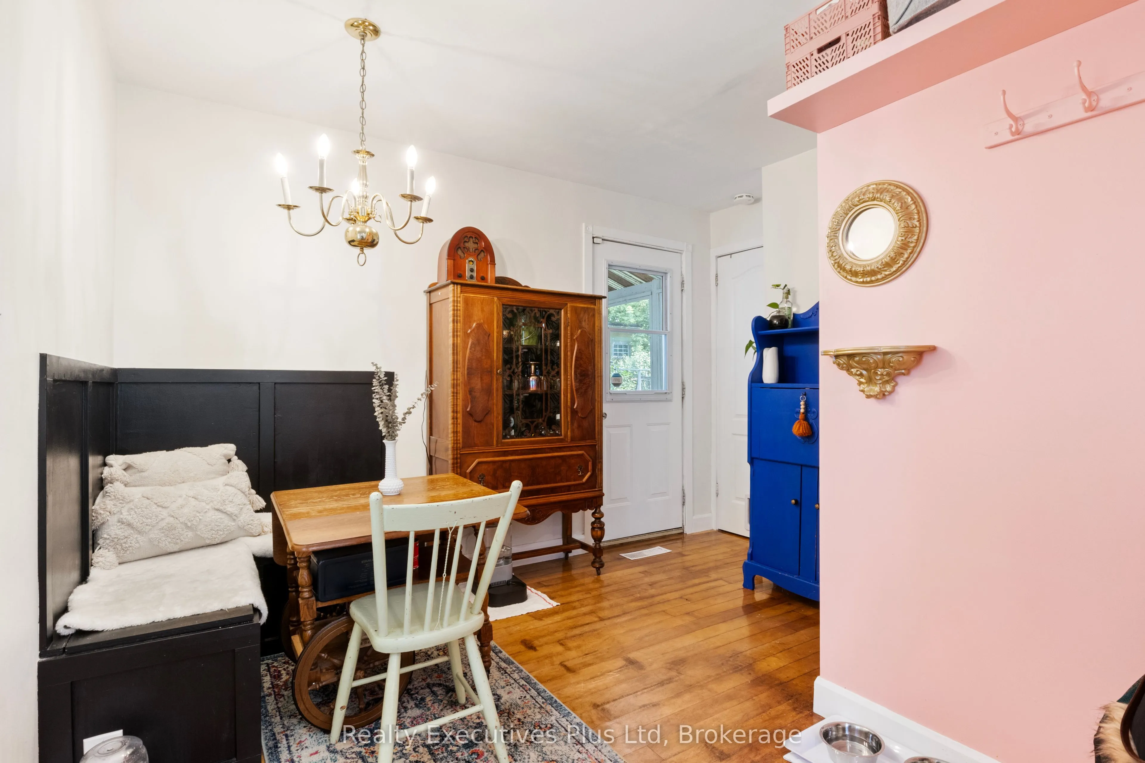 122 Spadina Road E