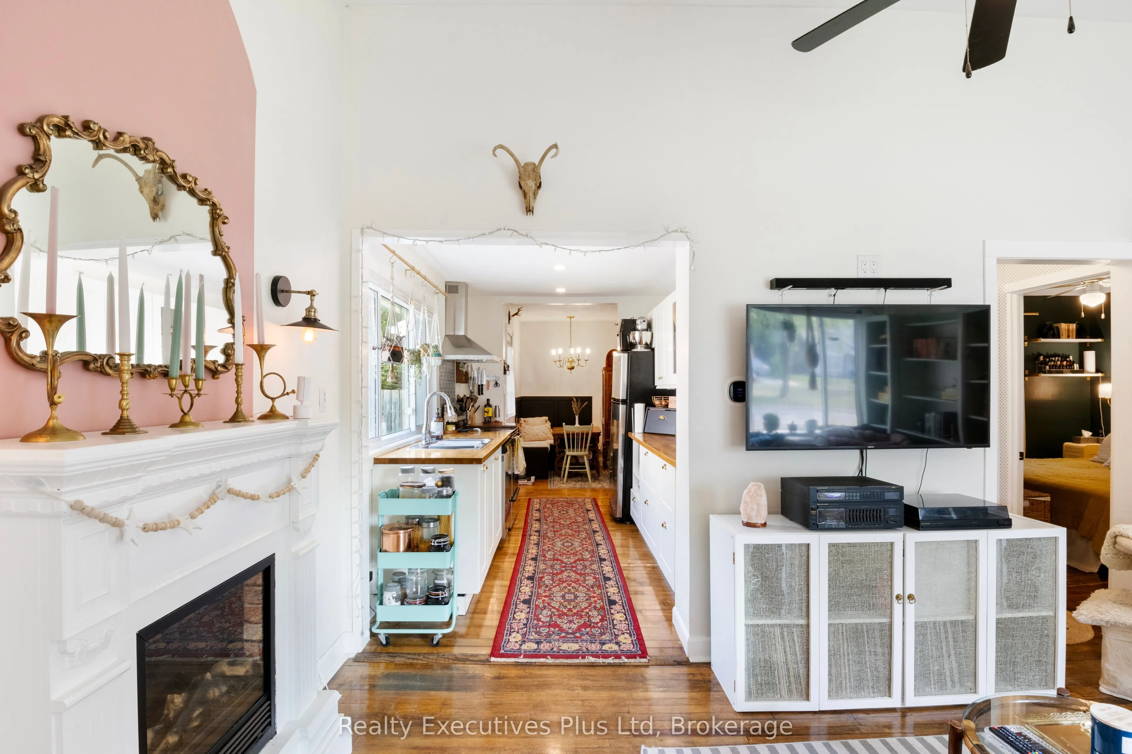 122 Spadina Road E