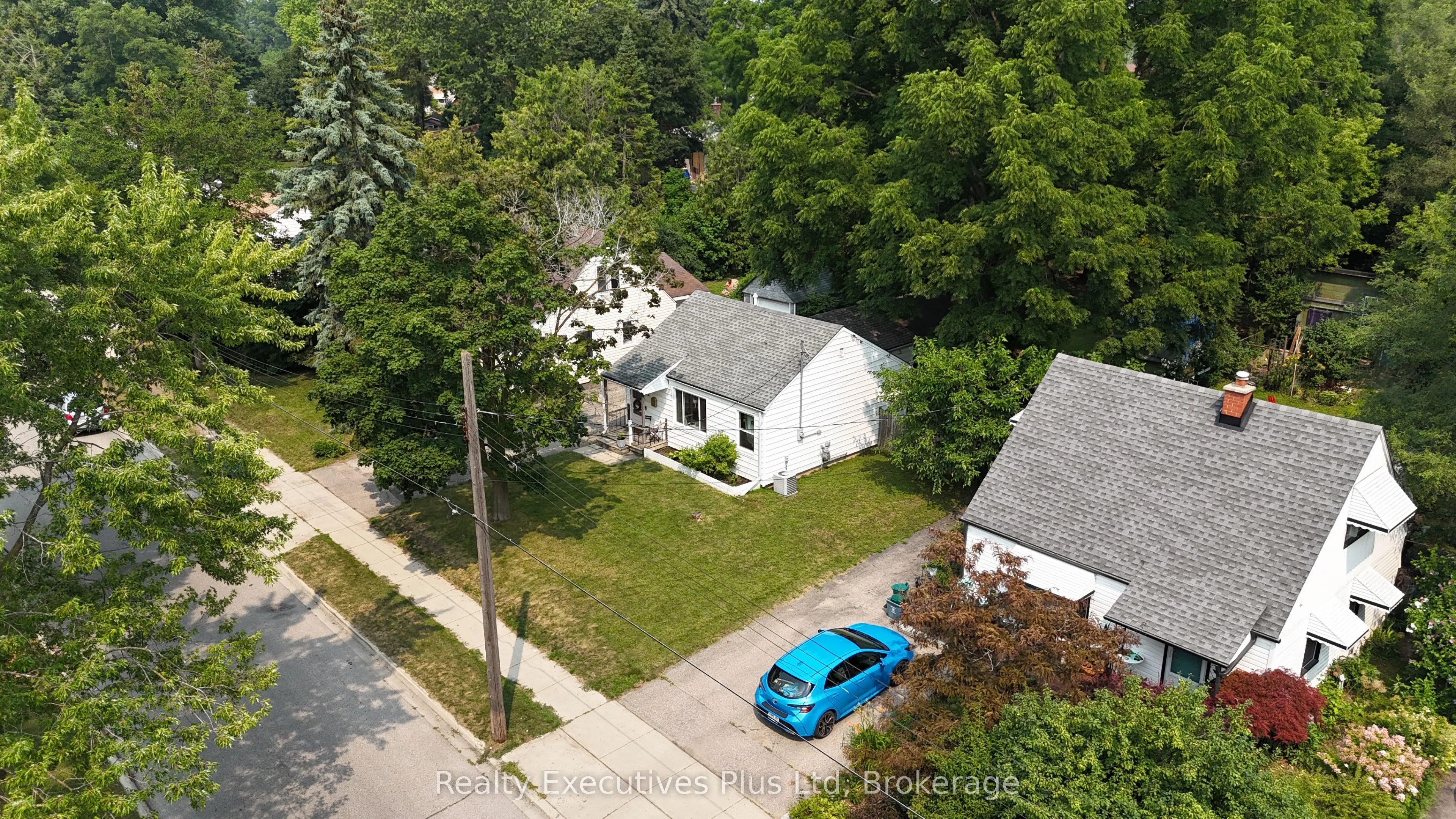 122 Spadina Road E