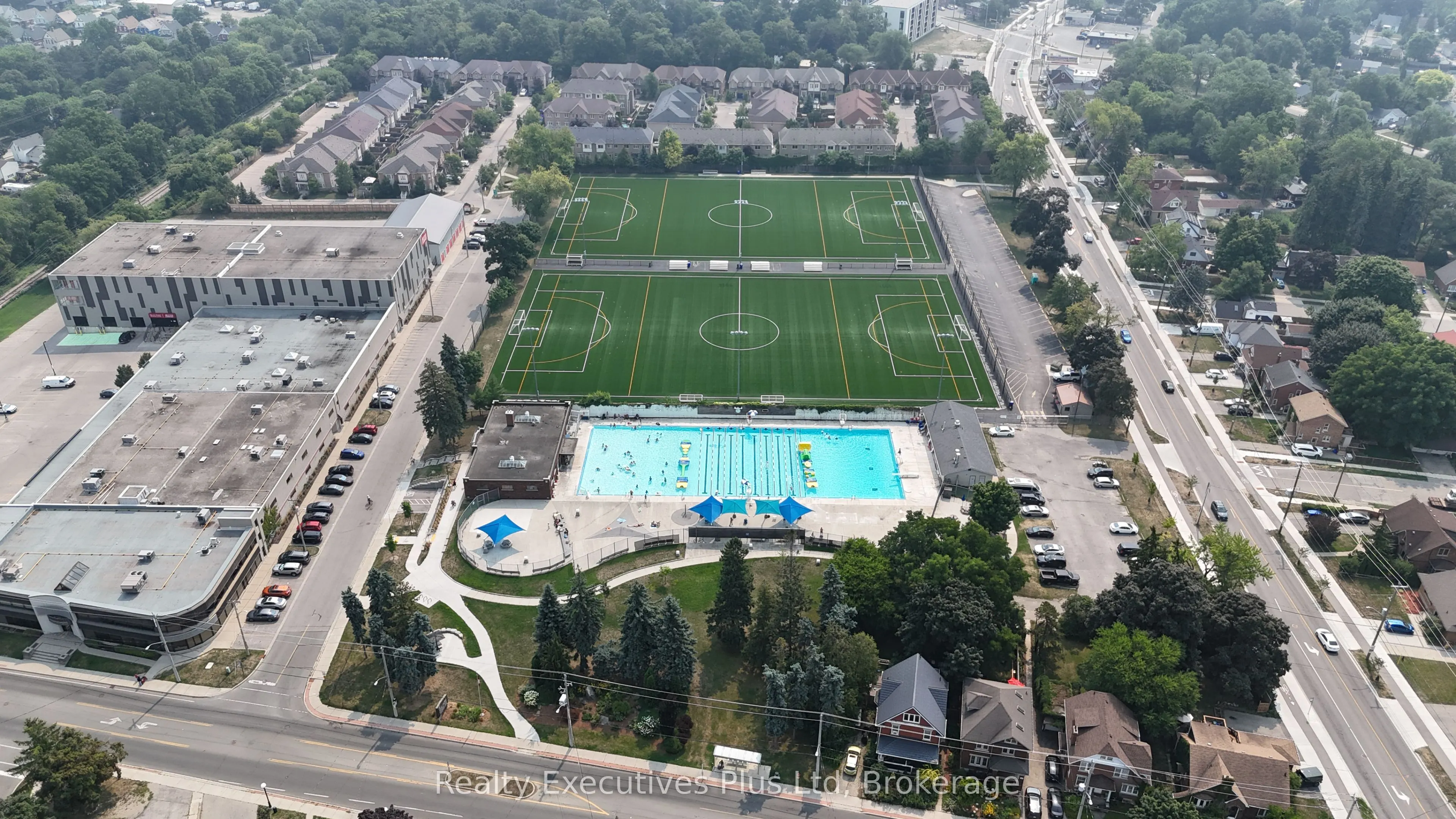 122 Spadina Road E