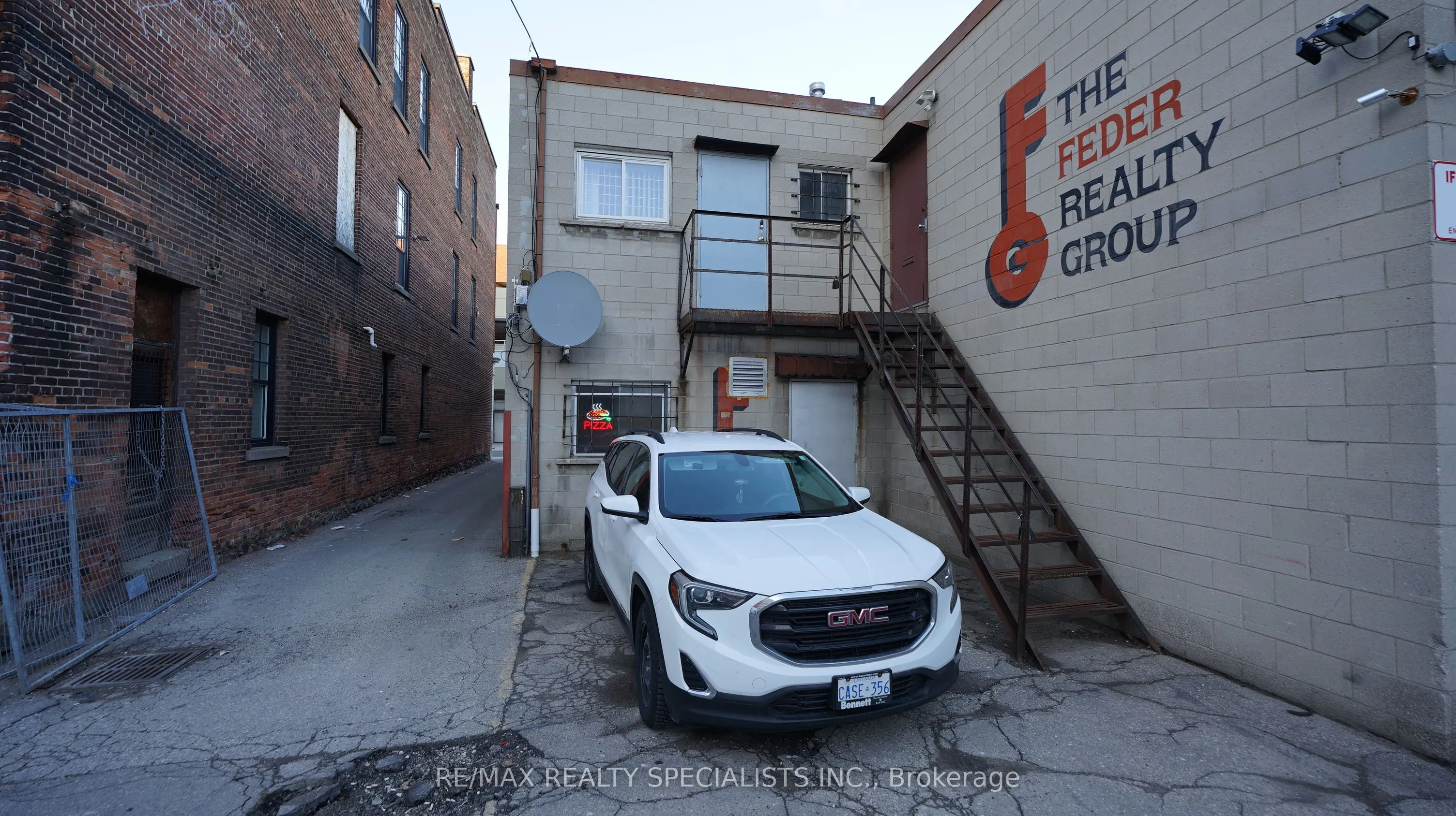 157 KING Street E