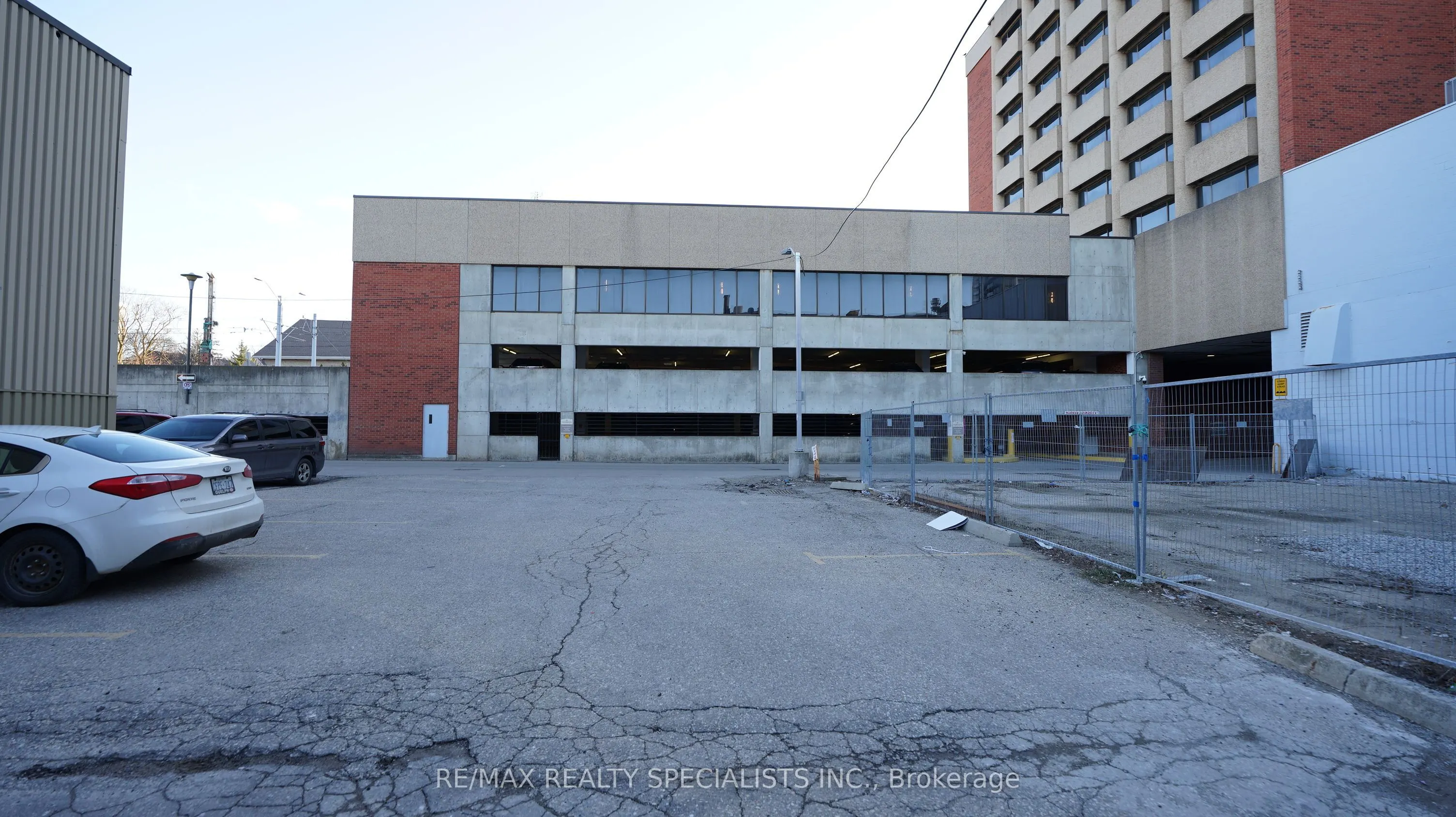 157 KING Street E