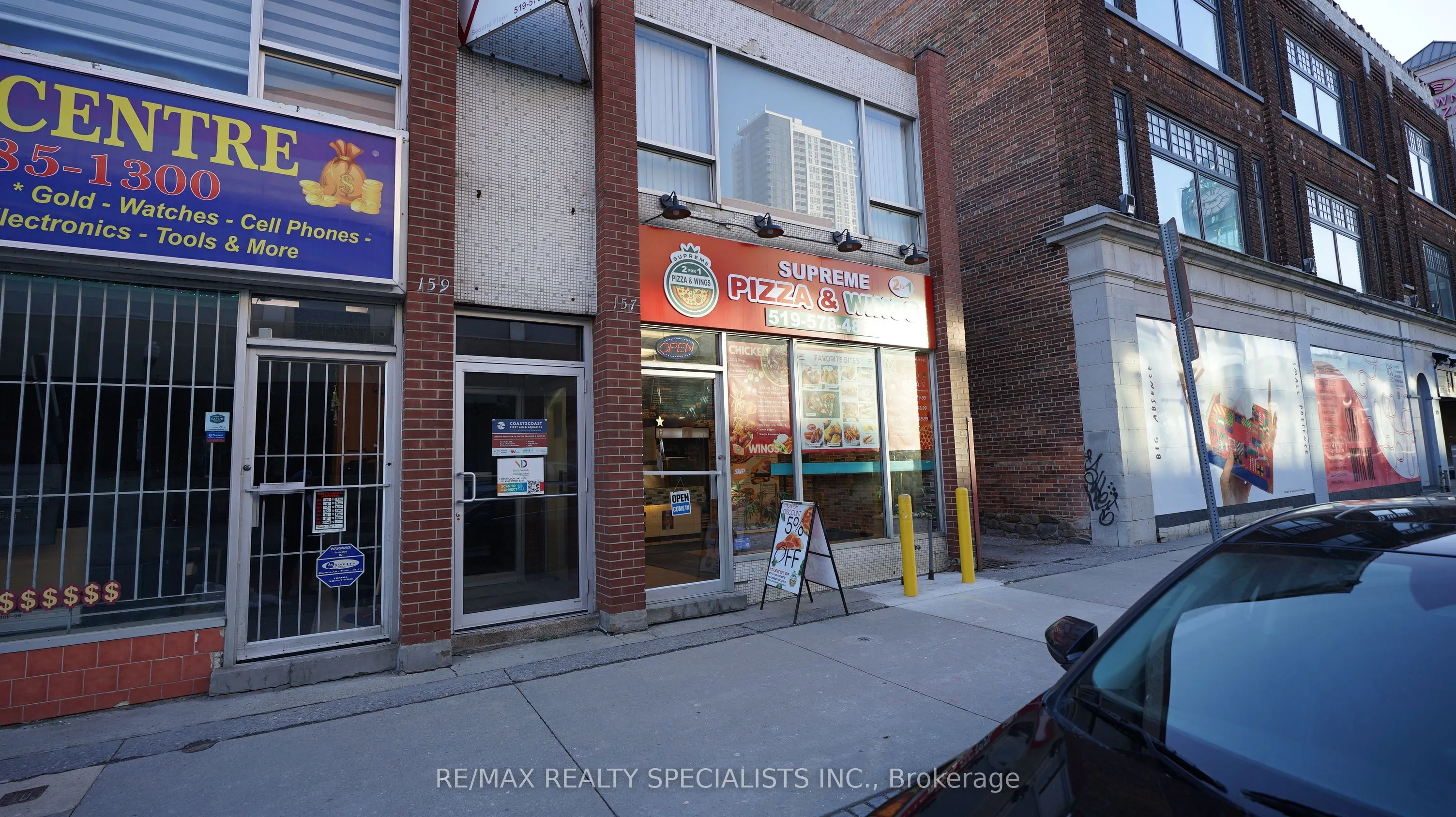 157 KING Street E