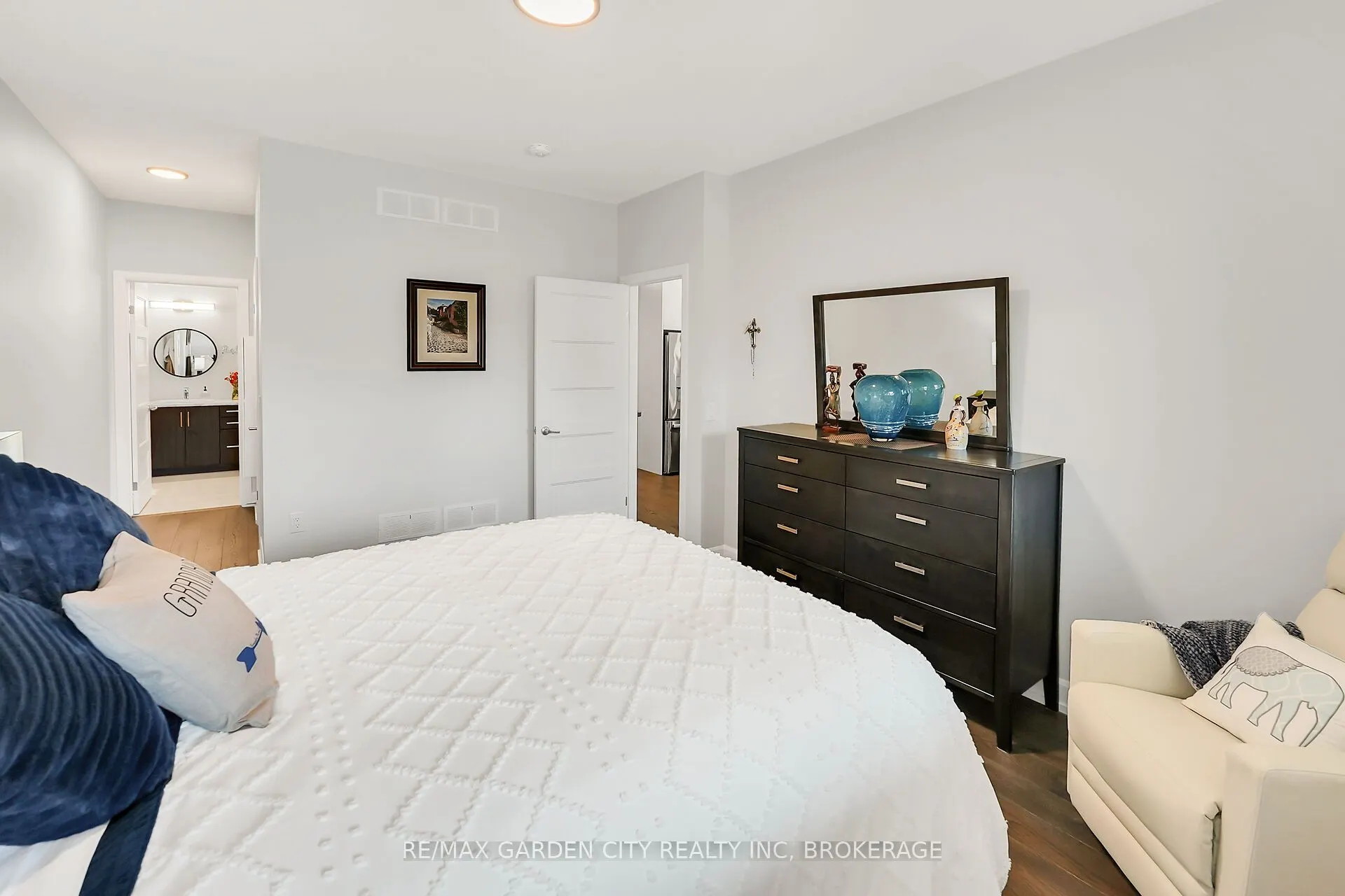 3 Campbell Street