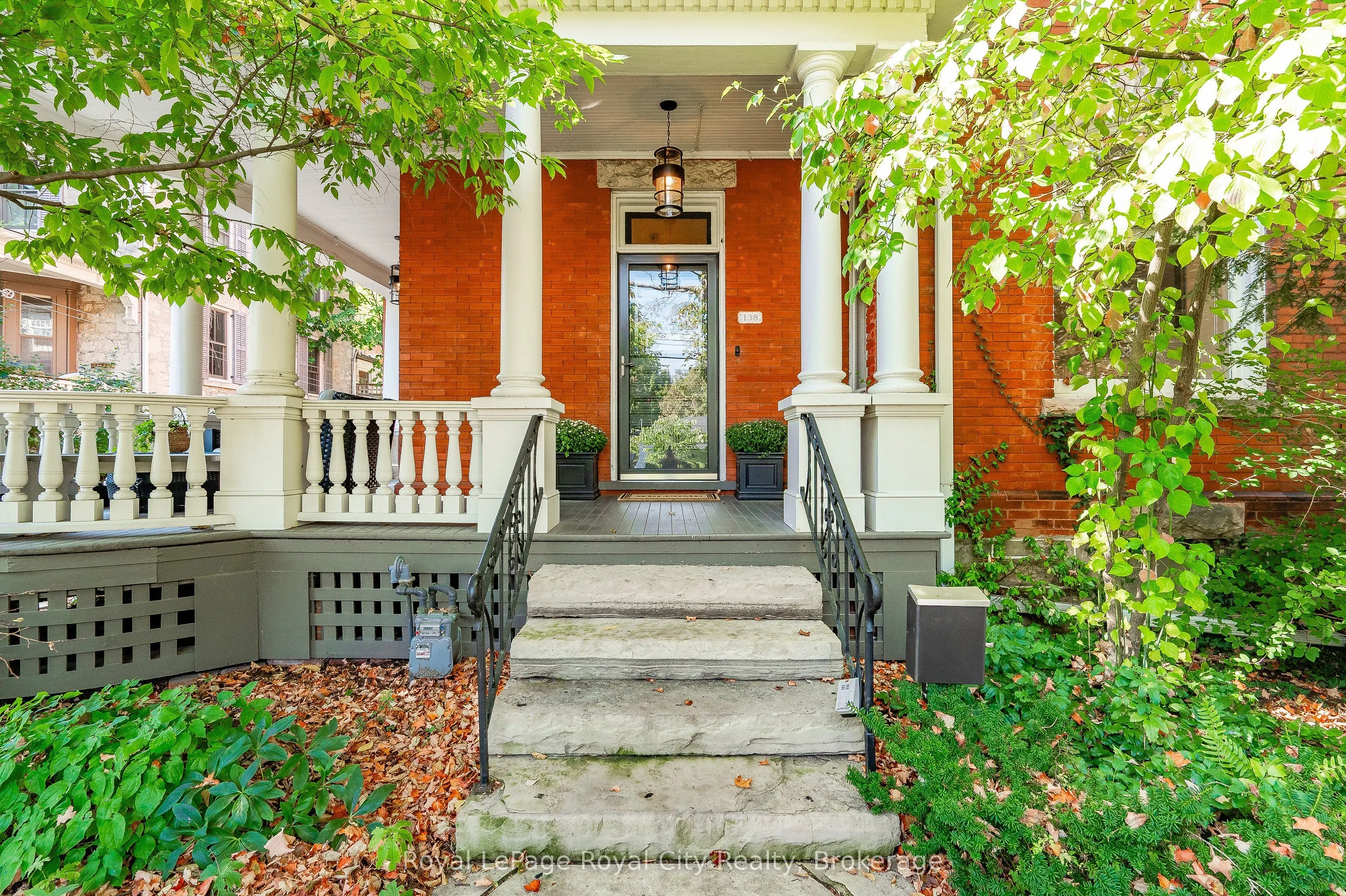 138 DUBLIN Street N