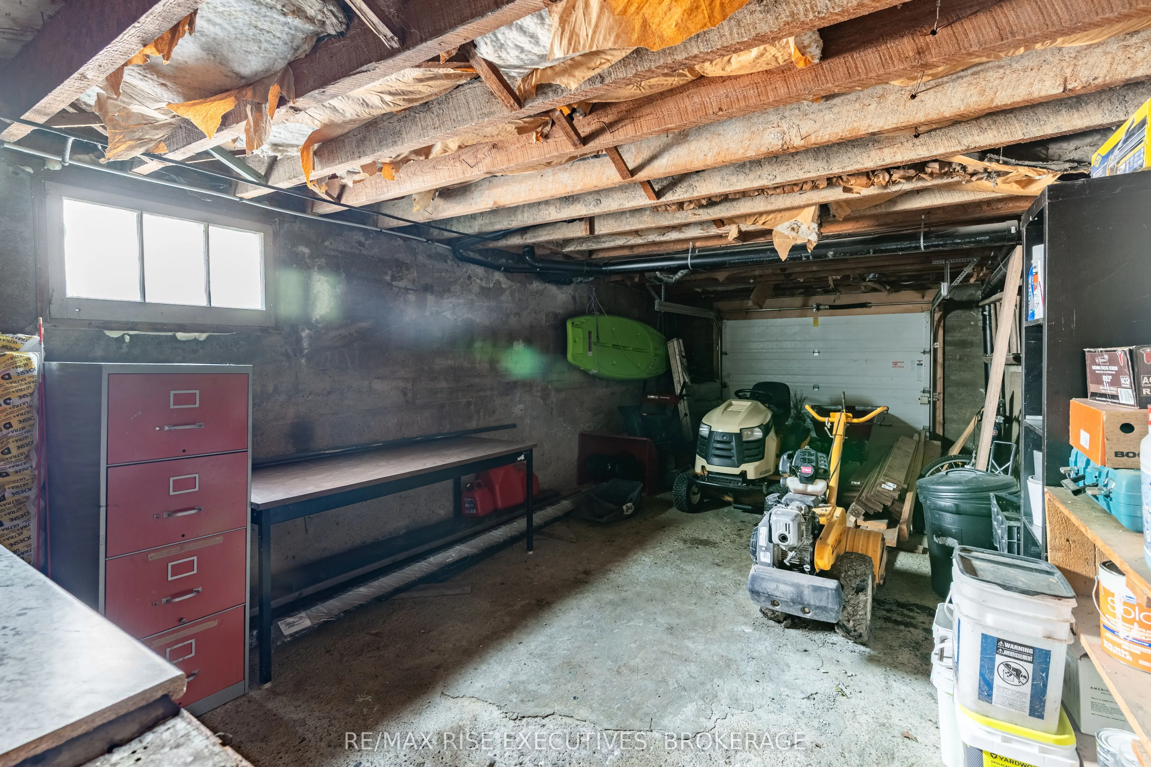 320 Dundas Street W
