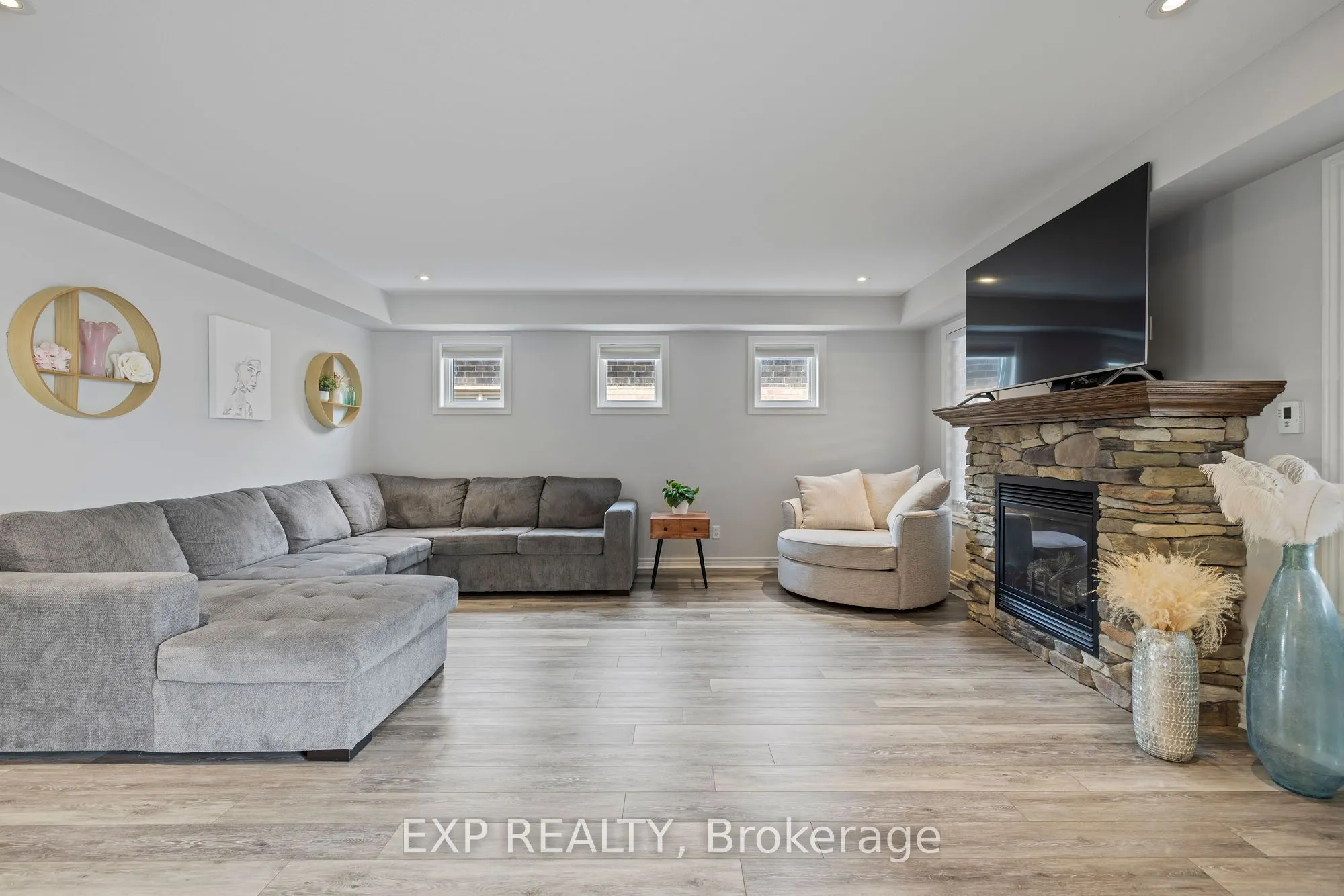 6540 Richard Crescent