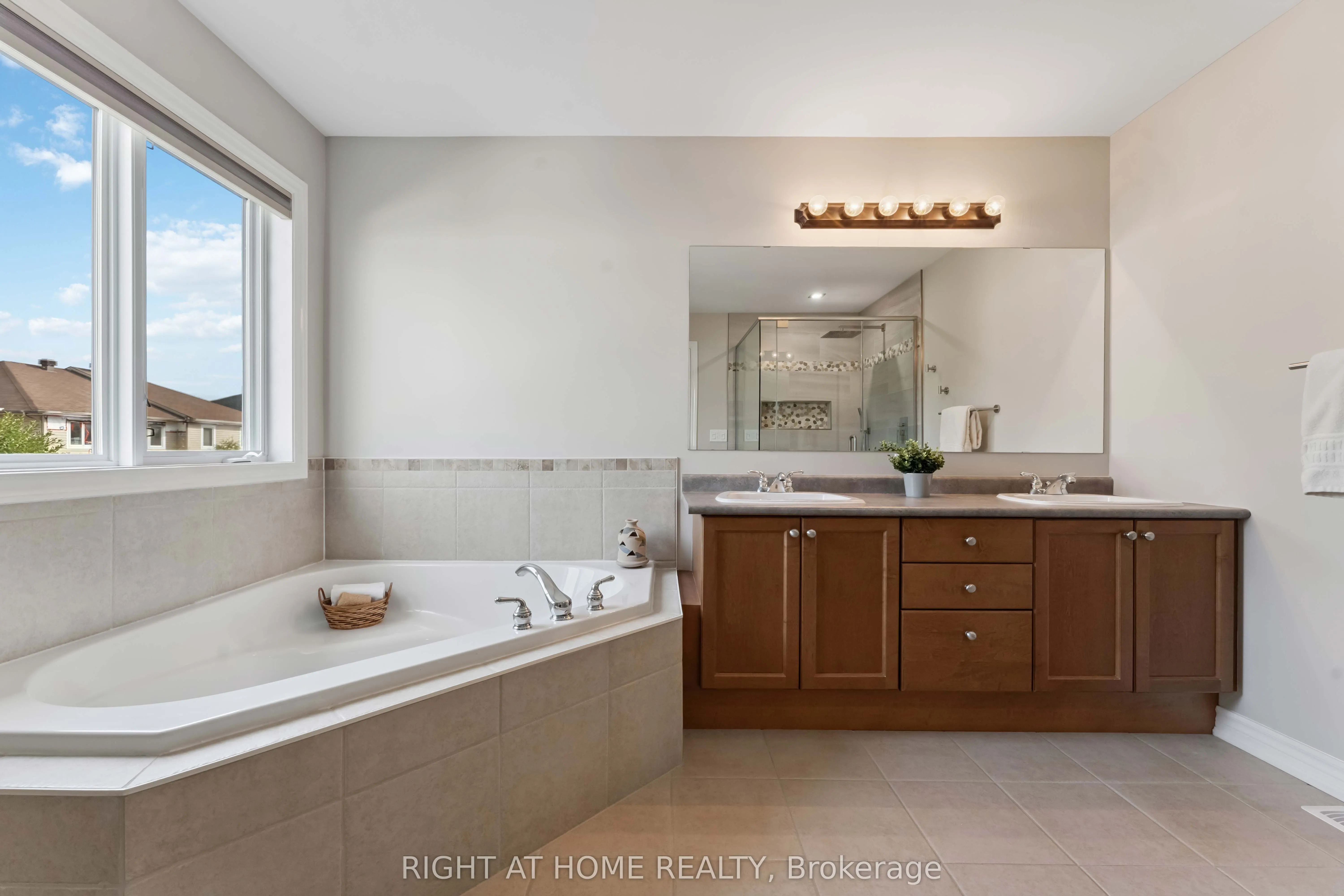 220 Celtic Ridge Crescent