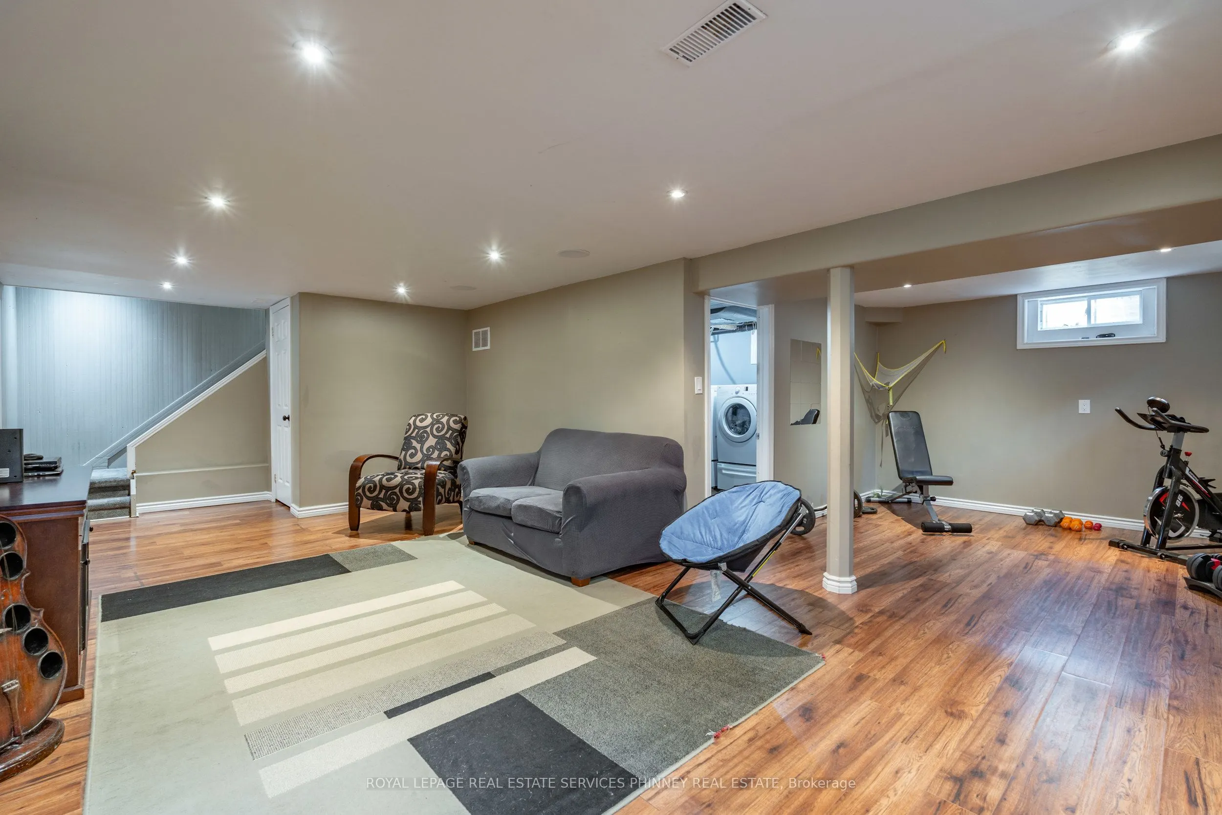 904 Robinson Road