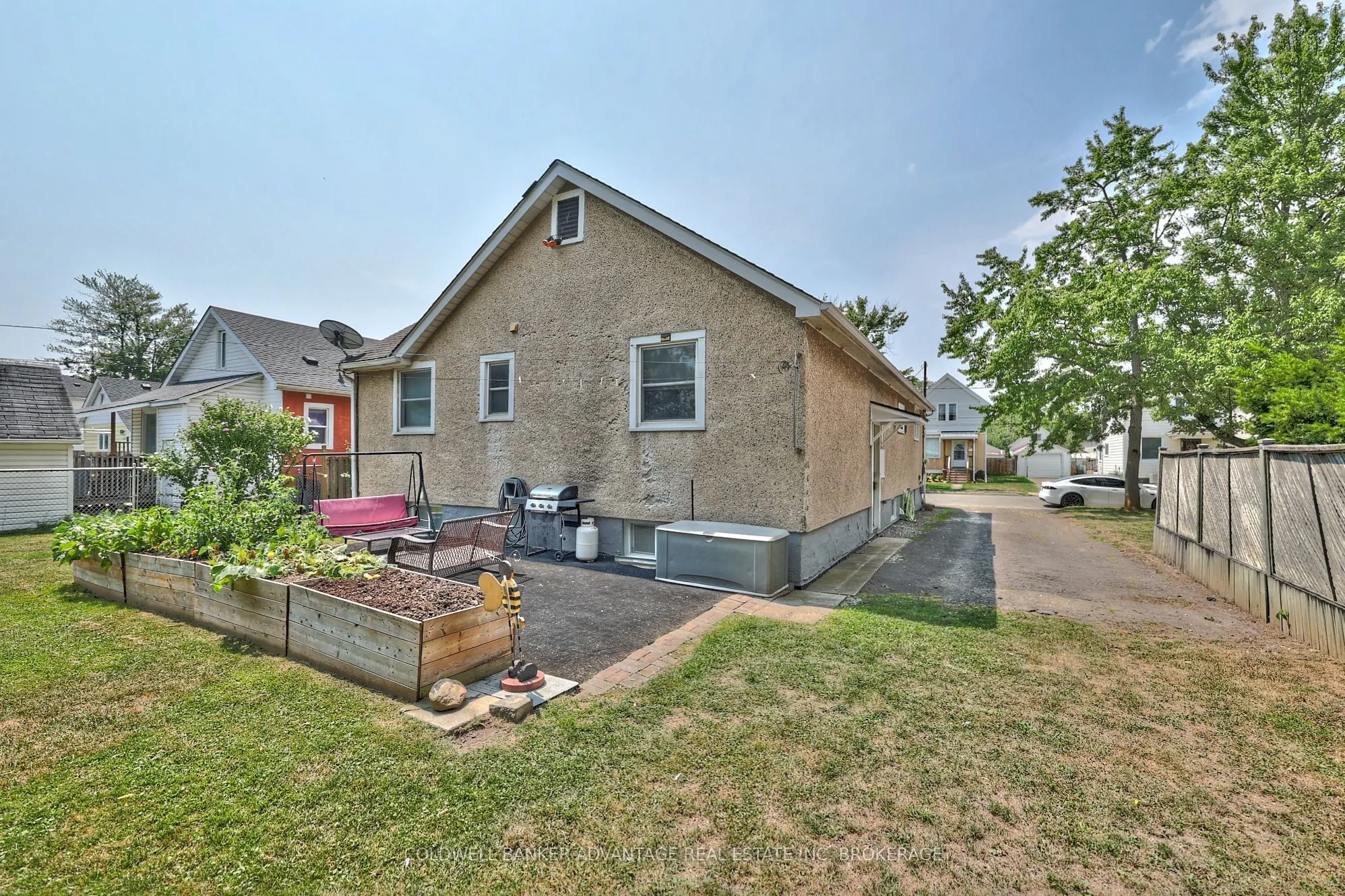 17 CLIFFORD Avenue