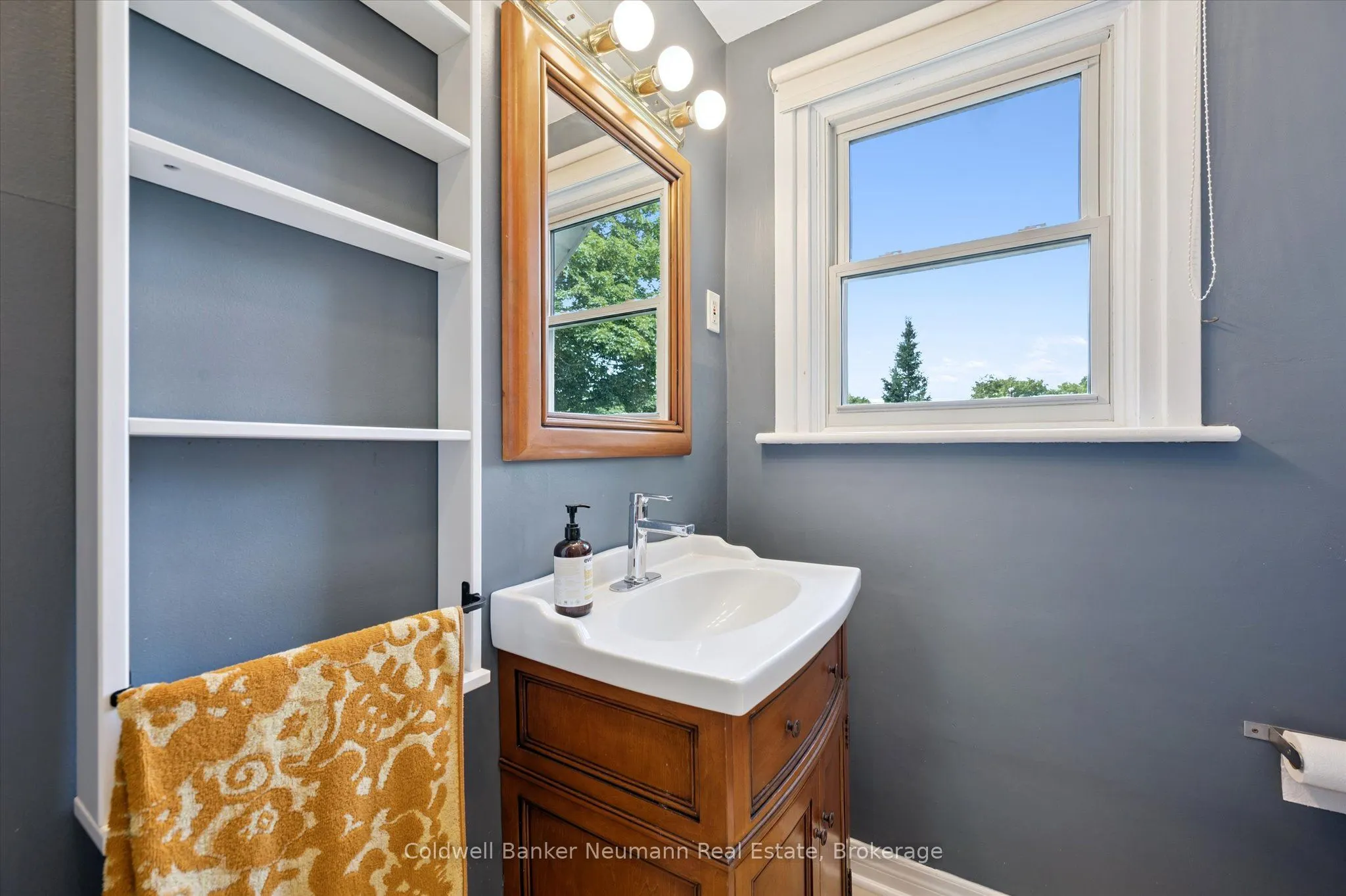 27 Lawrence Avenue