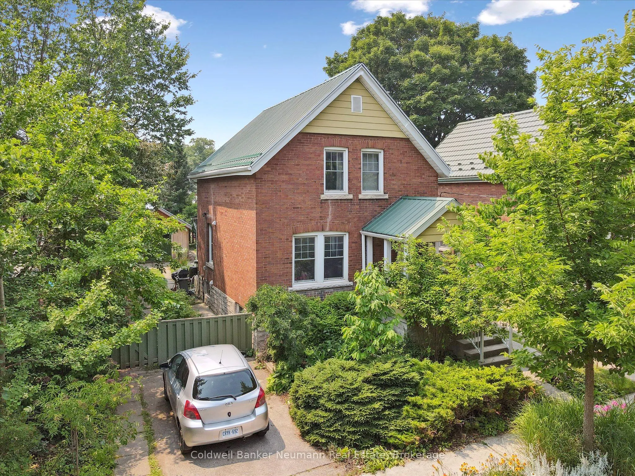 27 Lawrence Avenue