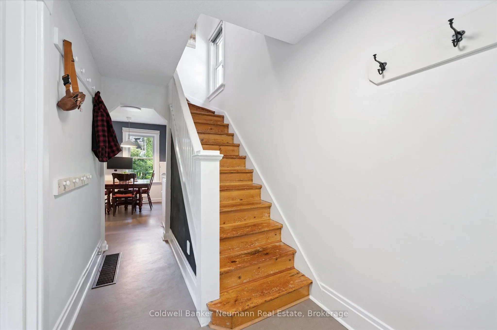 27 Lawrence Avenue