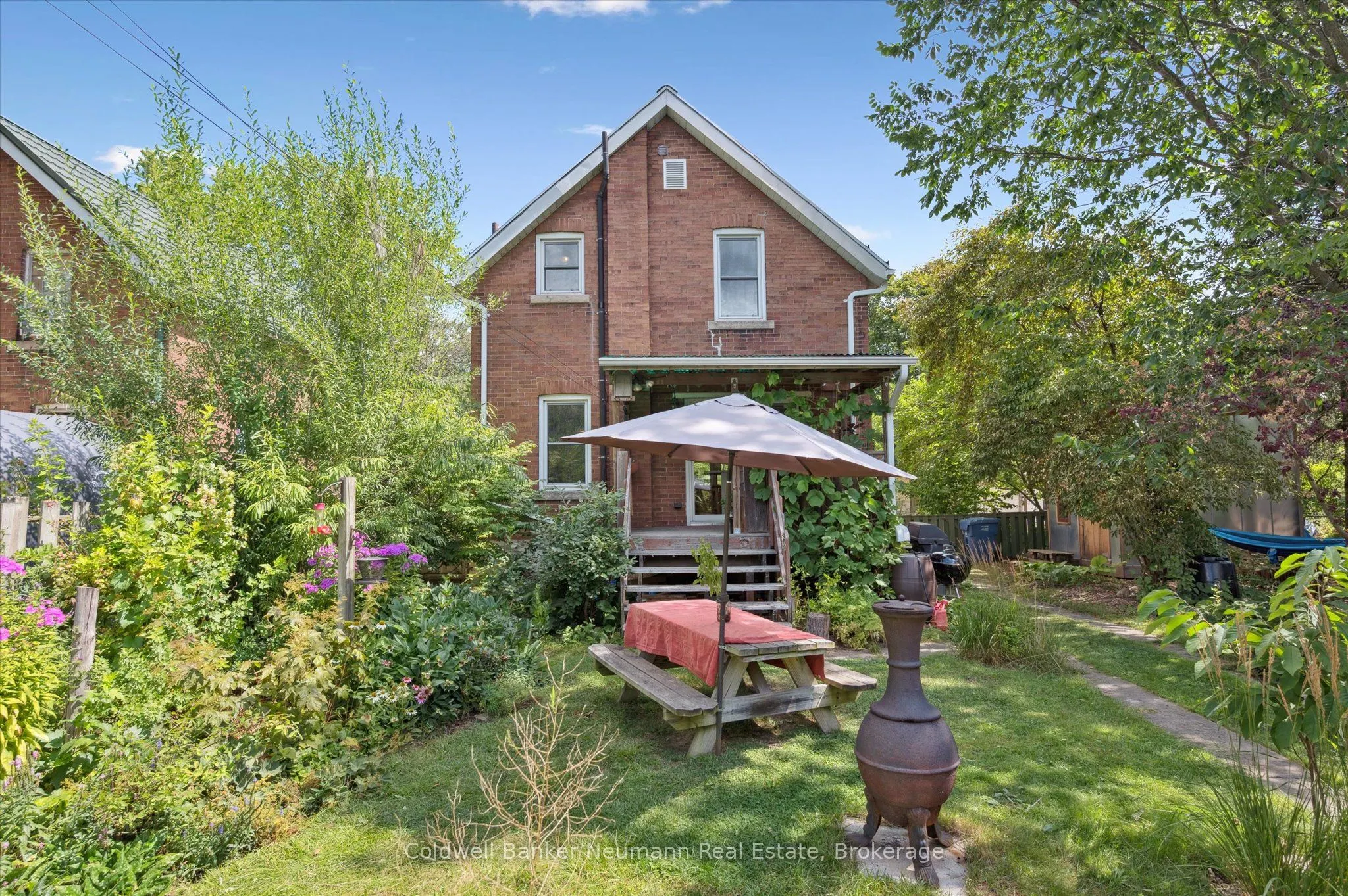 27 Lawrence Avenue