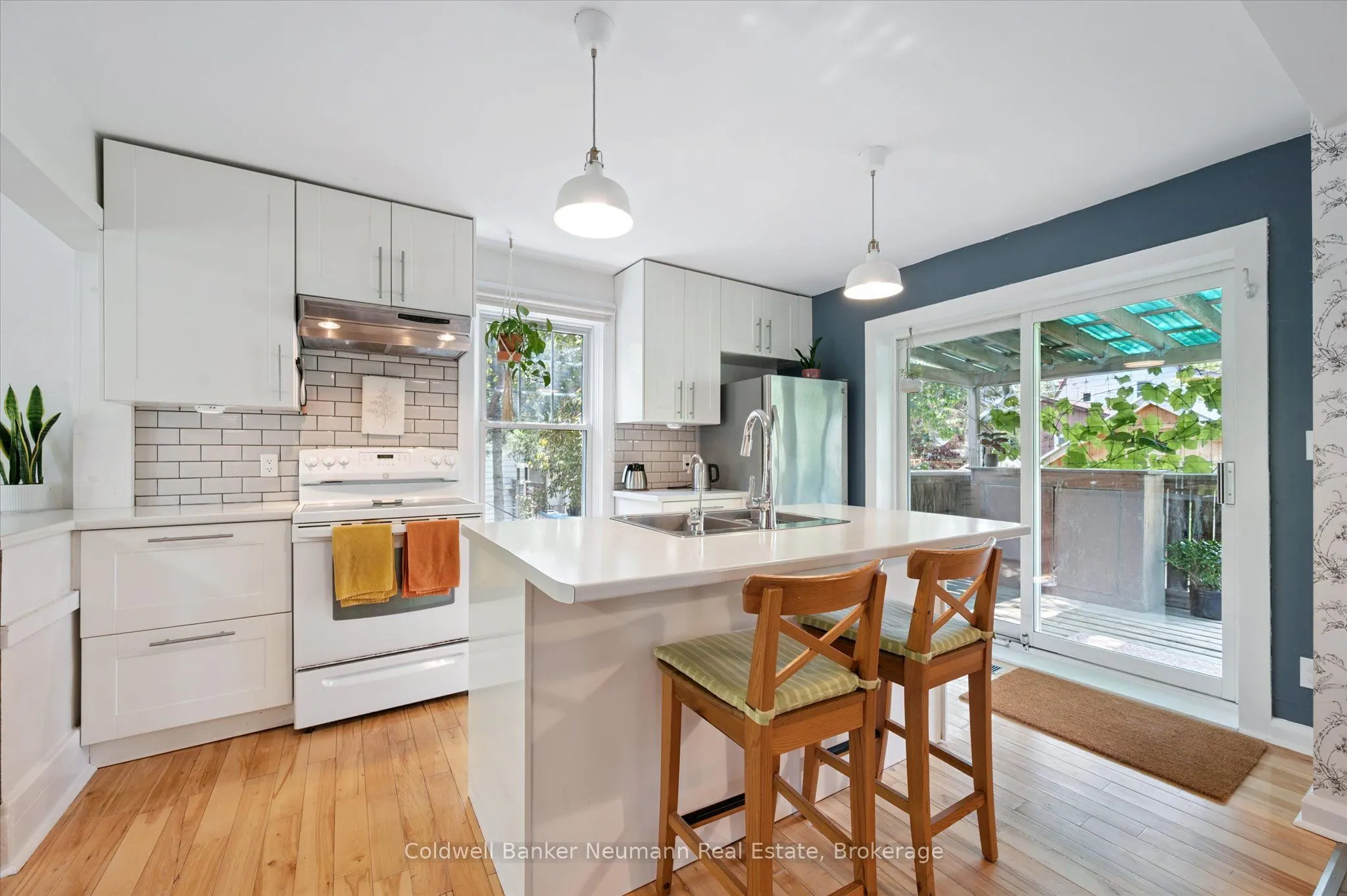 27 Lawrence Avenue