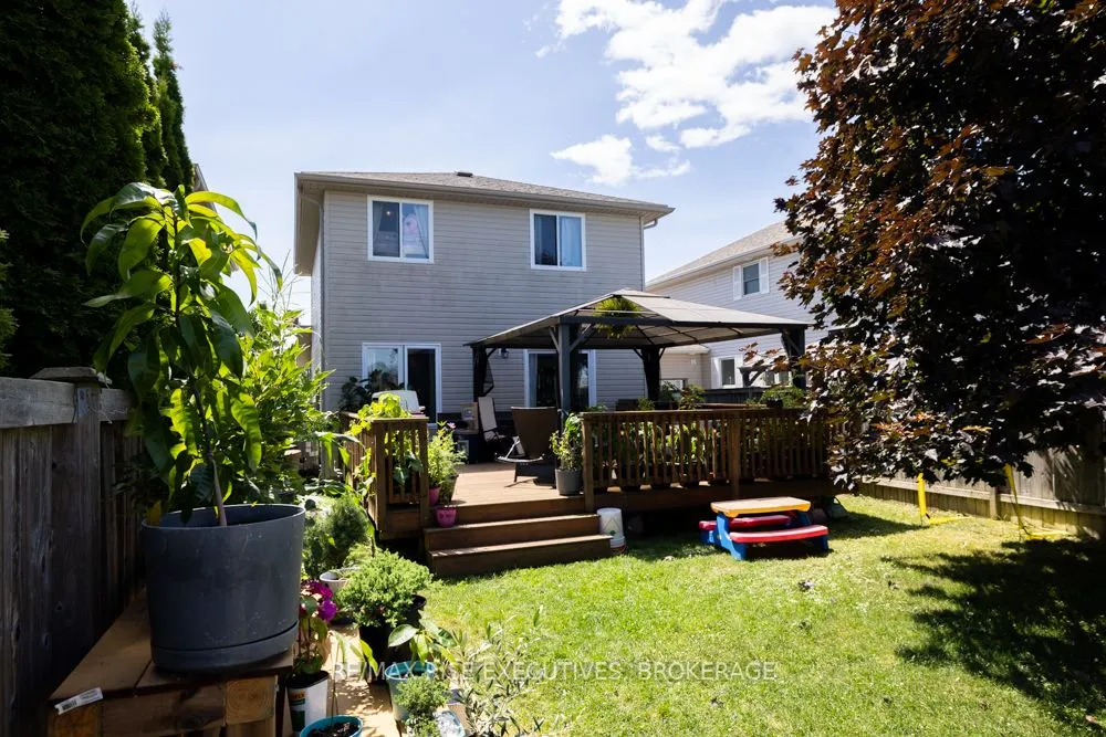105 McKeown Crescent