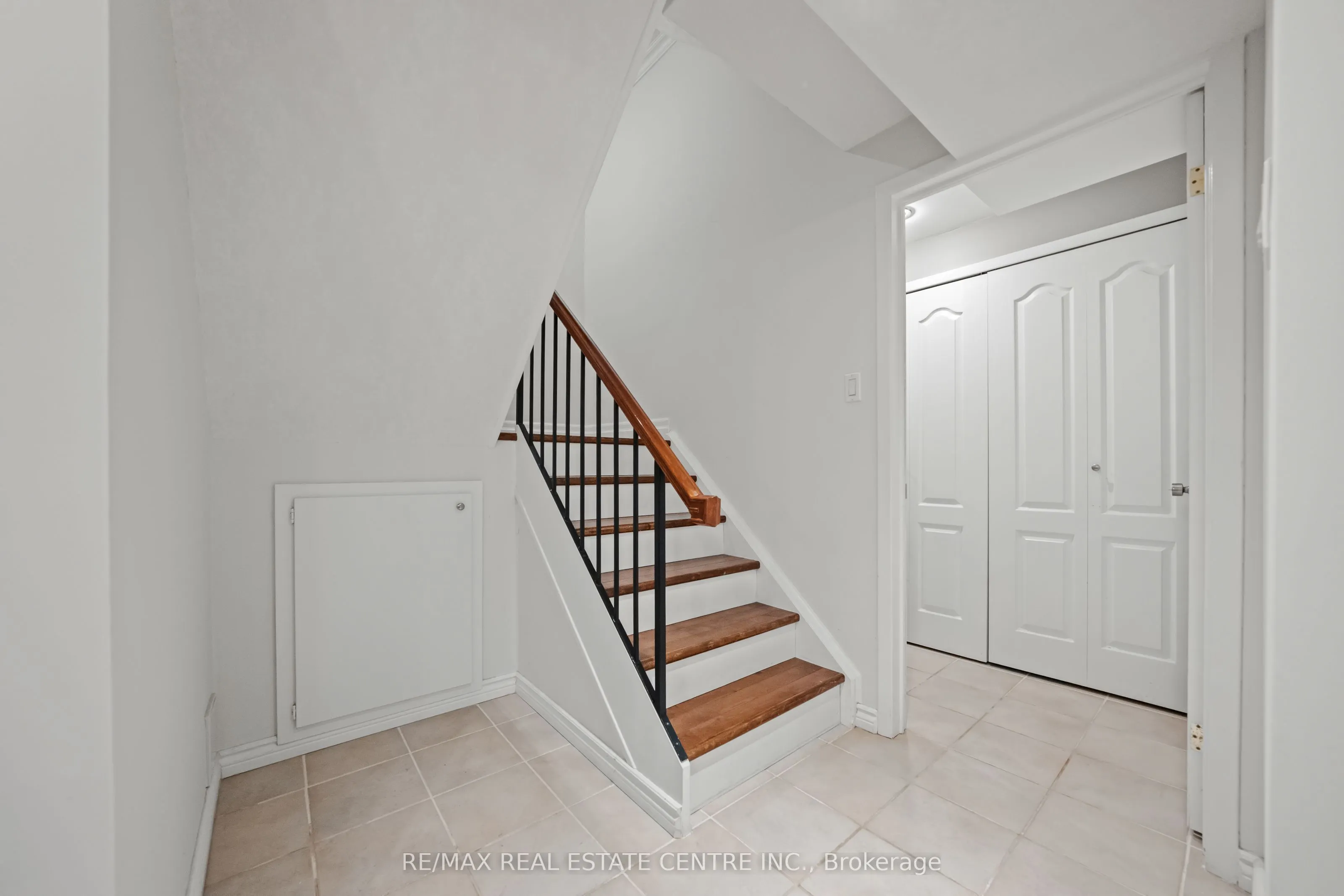 232 Kingswood Drive, #11