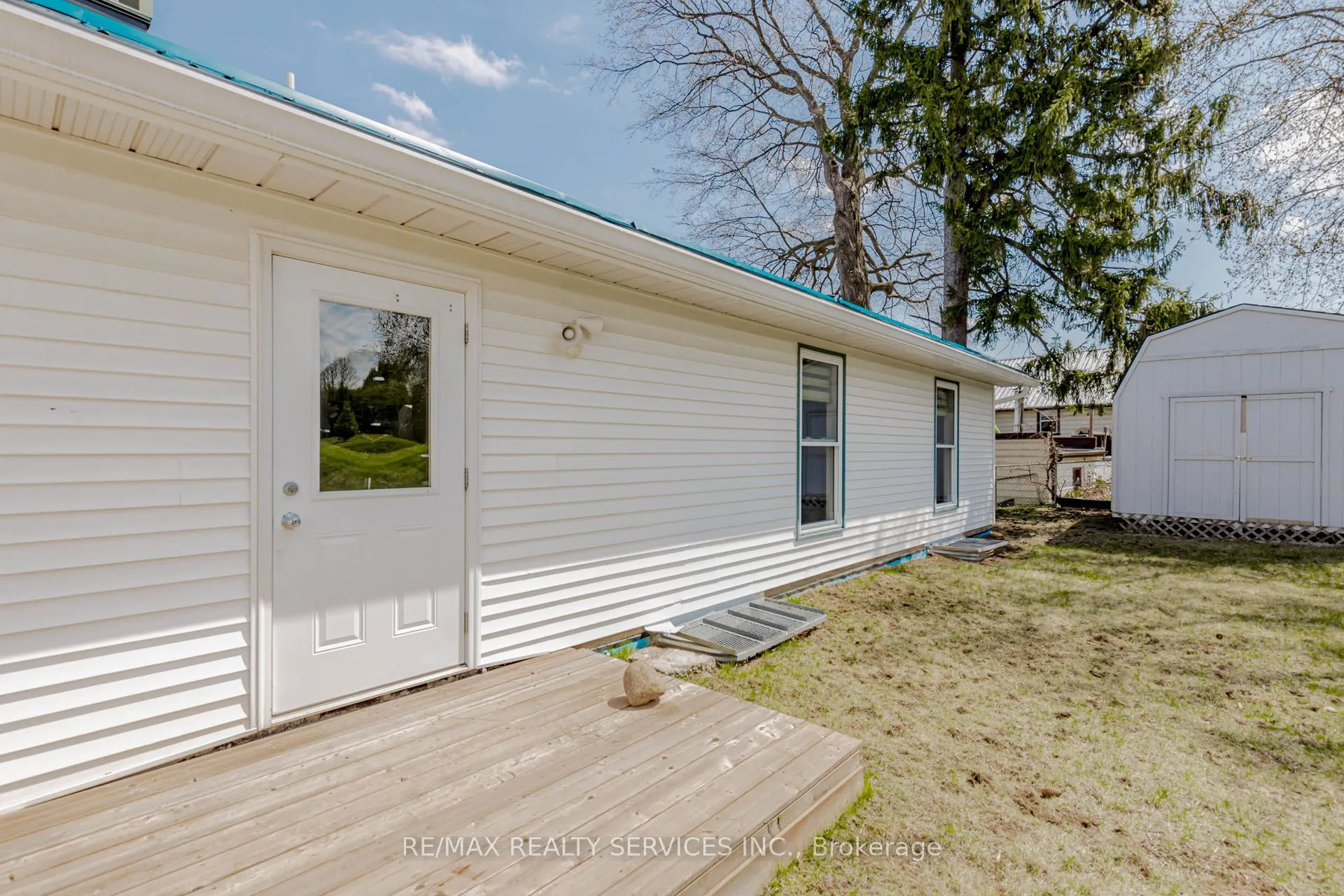 51 Simcoe Street N