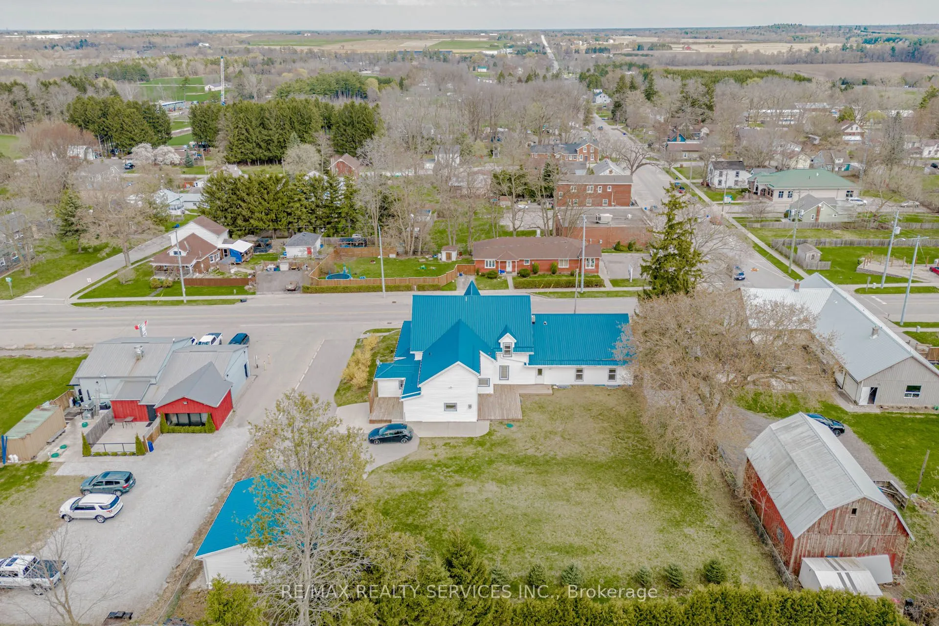51 Simcoe Street N