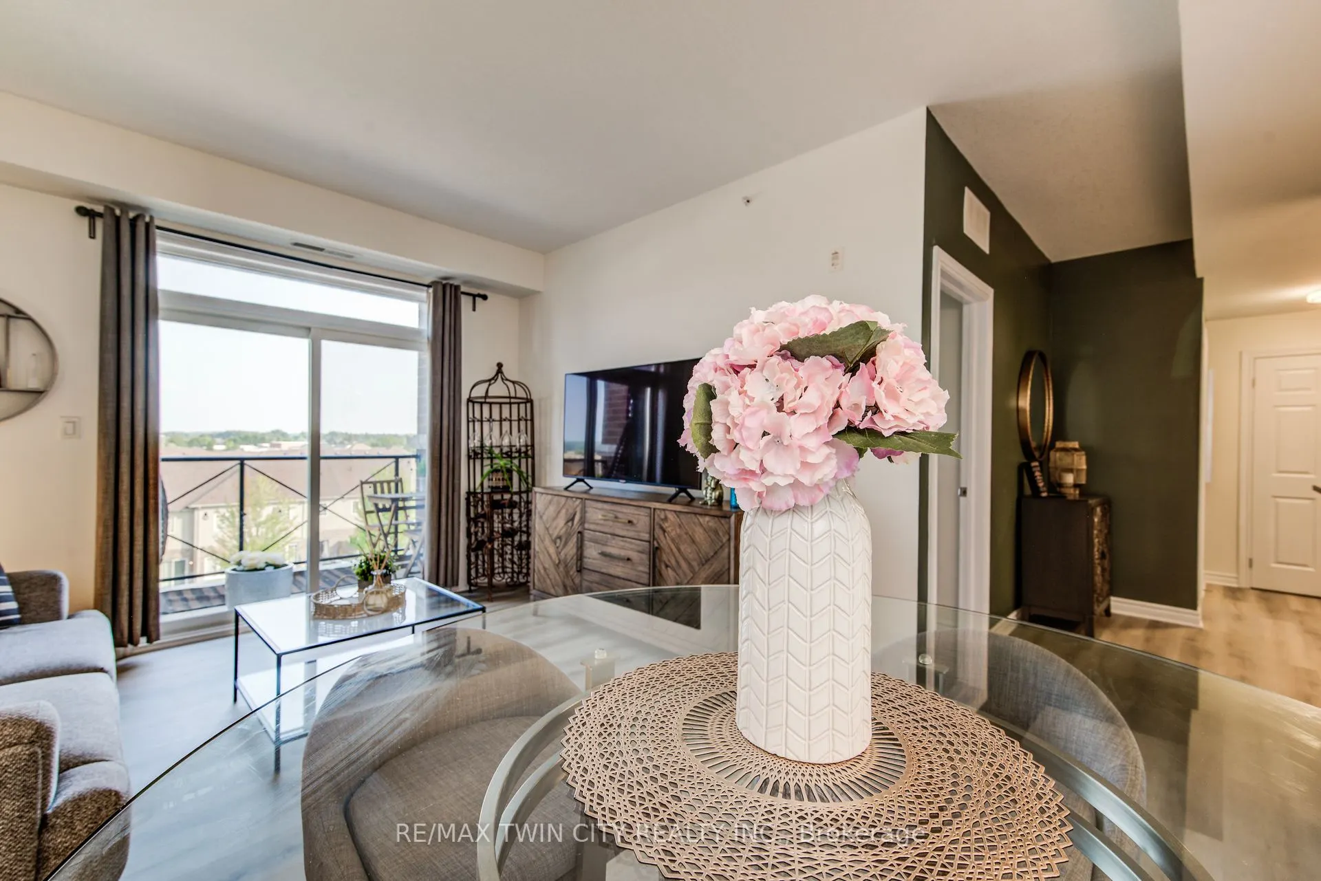 2 Colonial Drive, #401