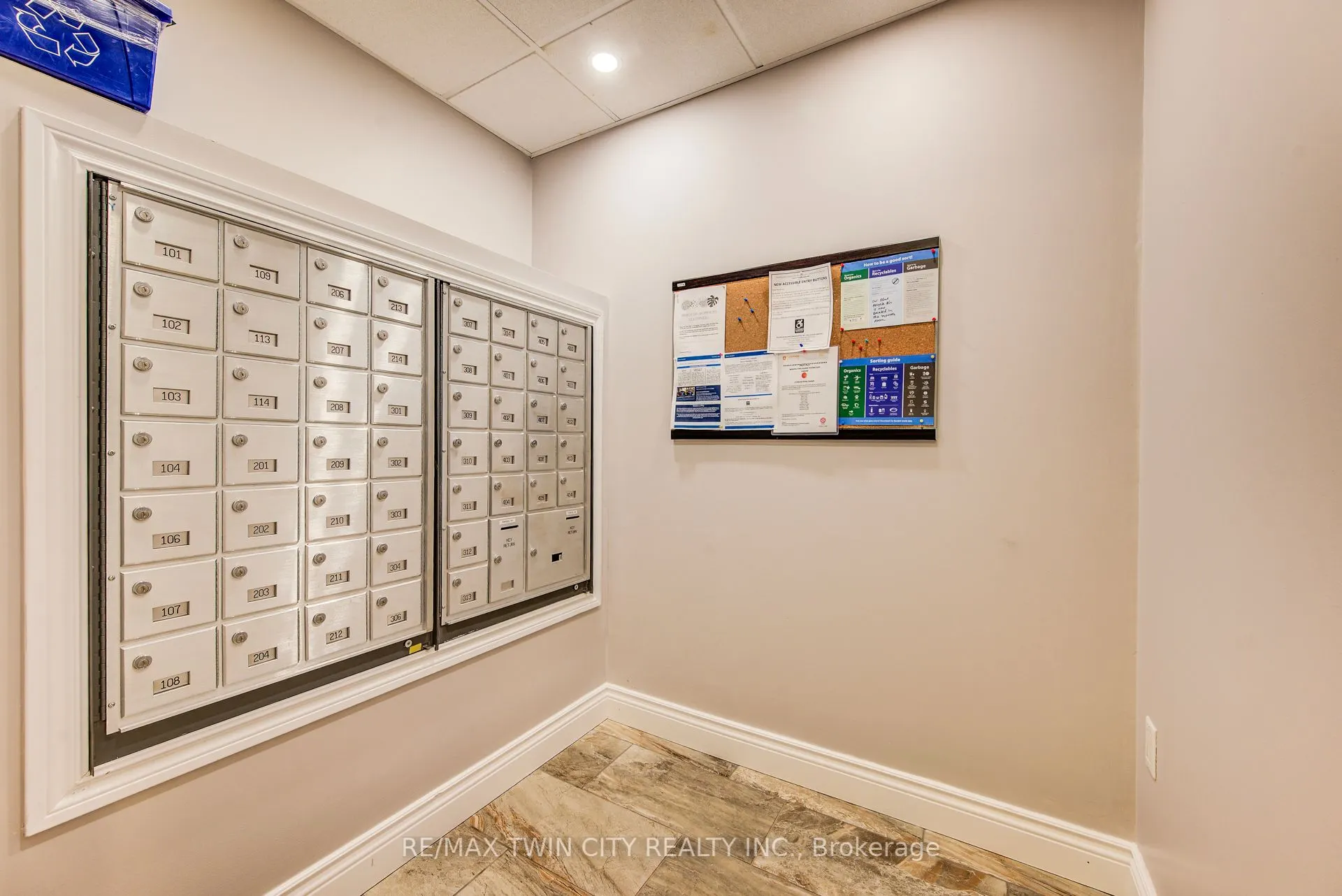 2 Colonial Drive, #401
