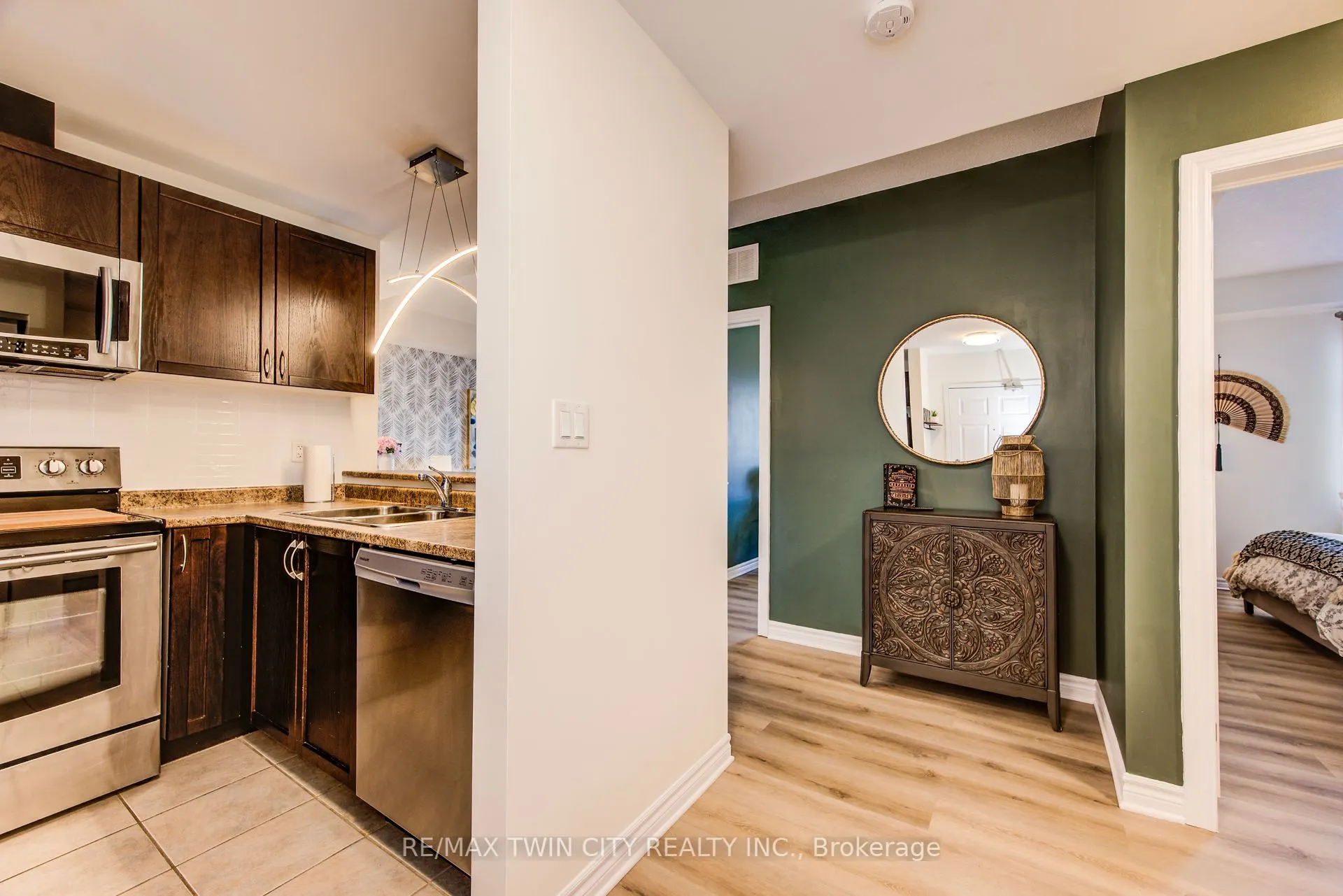 2 Colonial Drive, #401