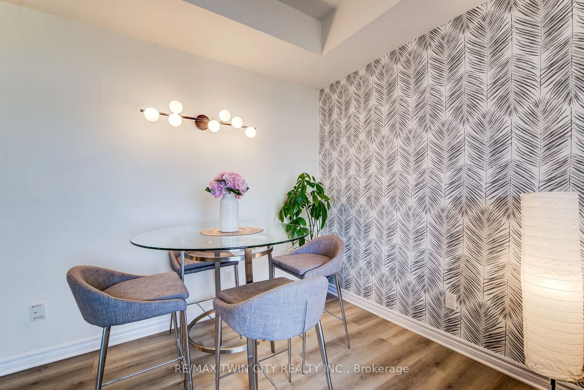 2 Colonial Drive, #401