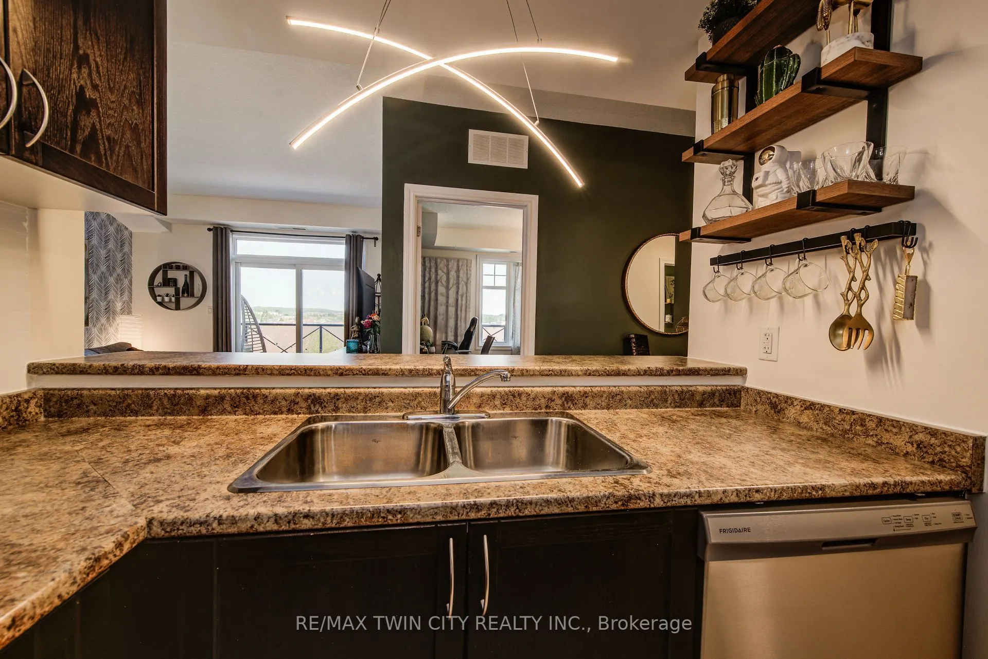 2 Colonial Drive, #401