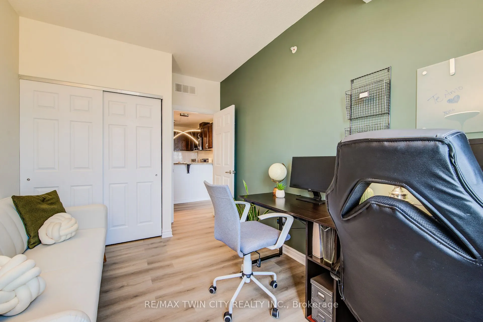 2 Colonial Drive, #401